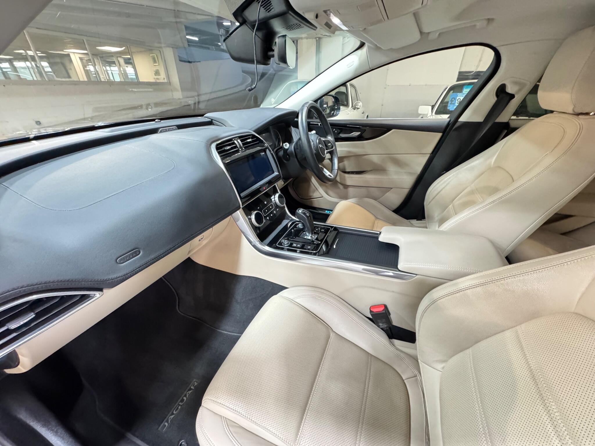 Jaguar XE - Image 11