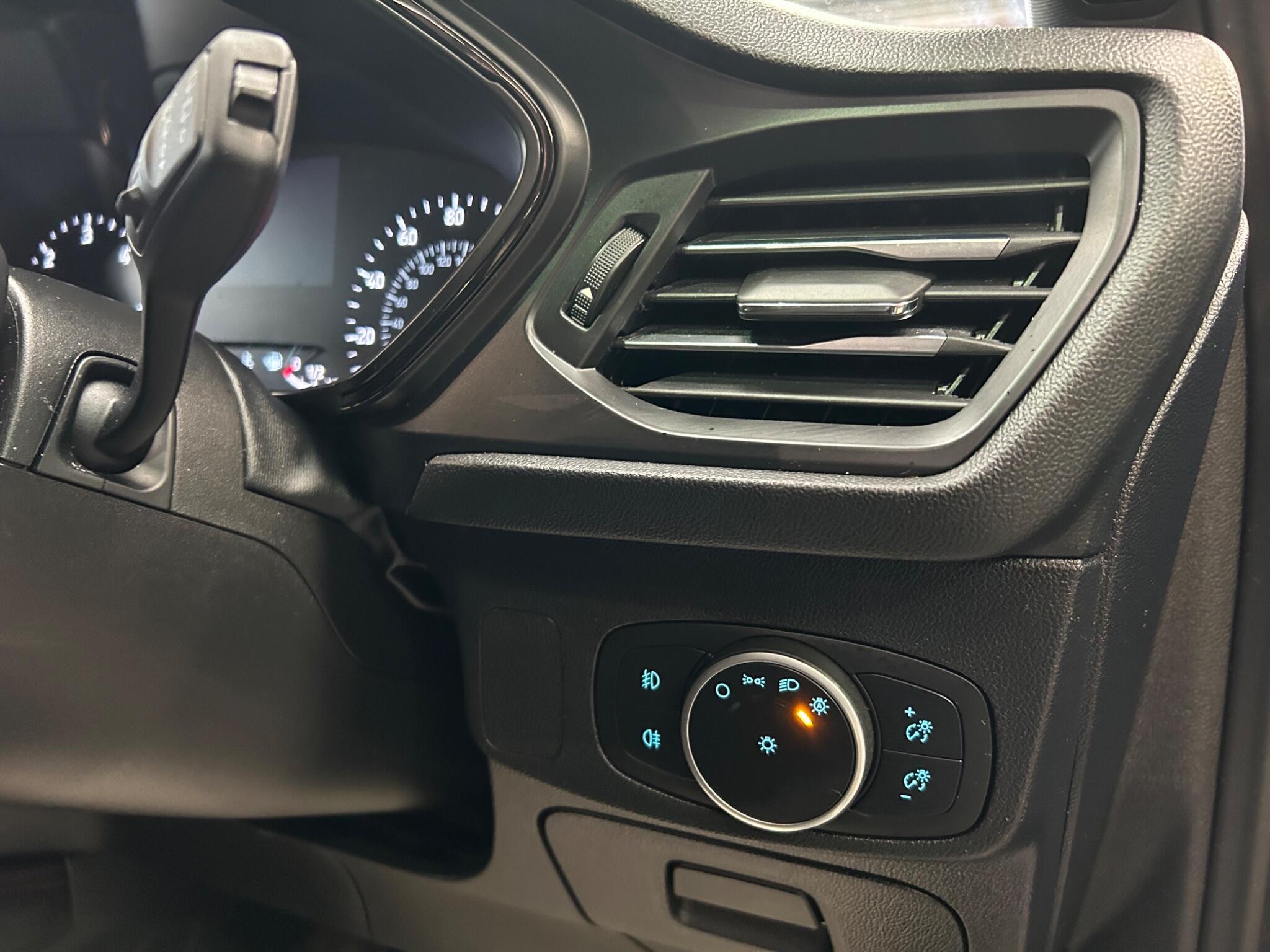 Ford Focus - Image 20