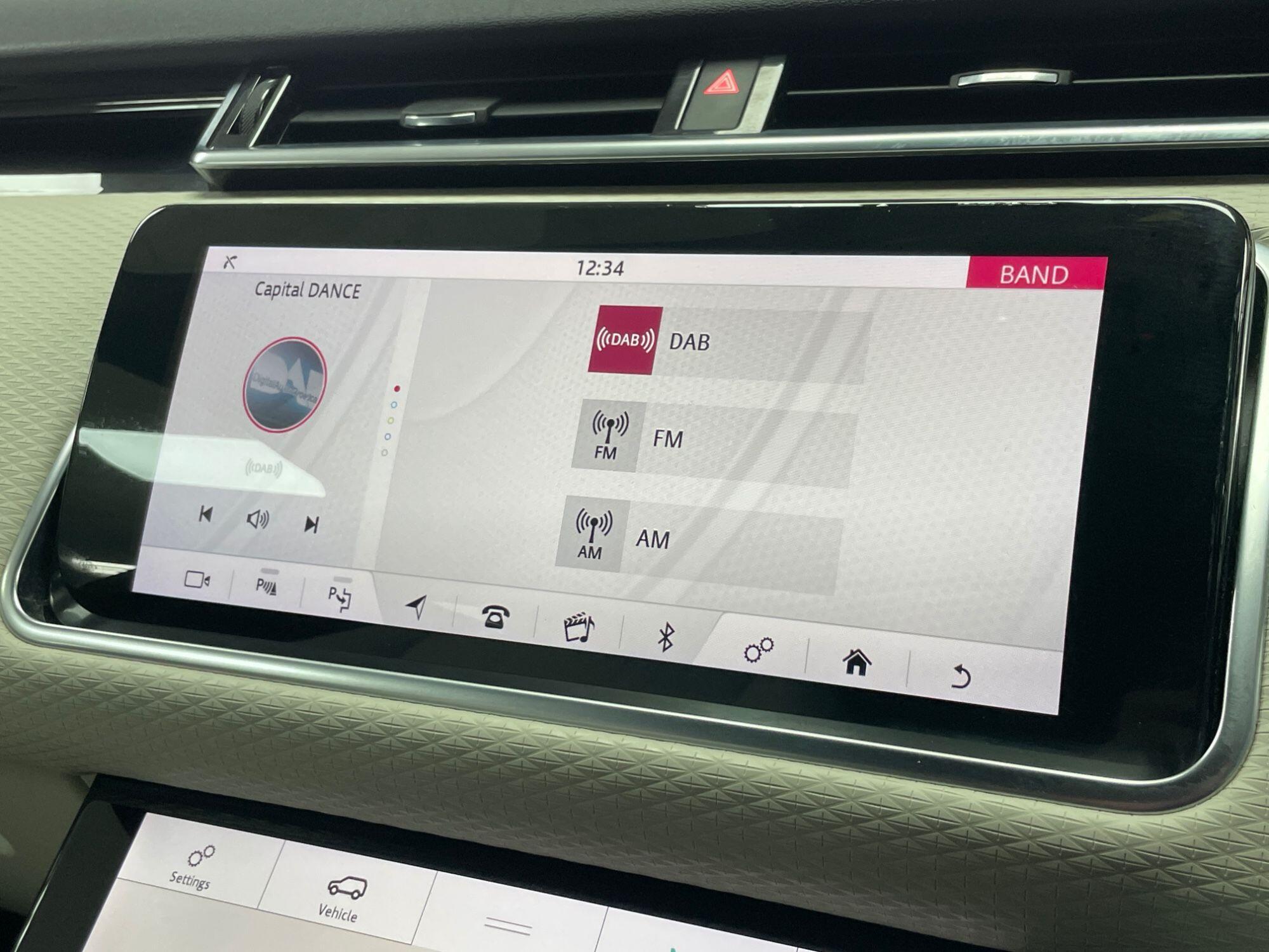 Land Rover Range Rover Velar - Image 45