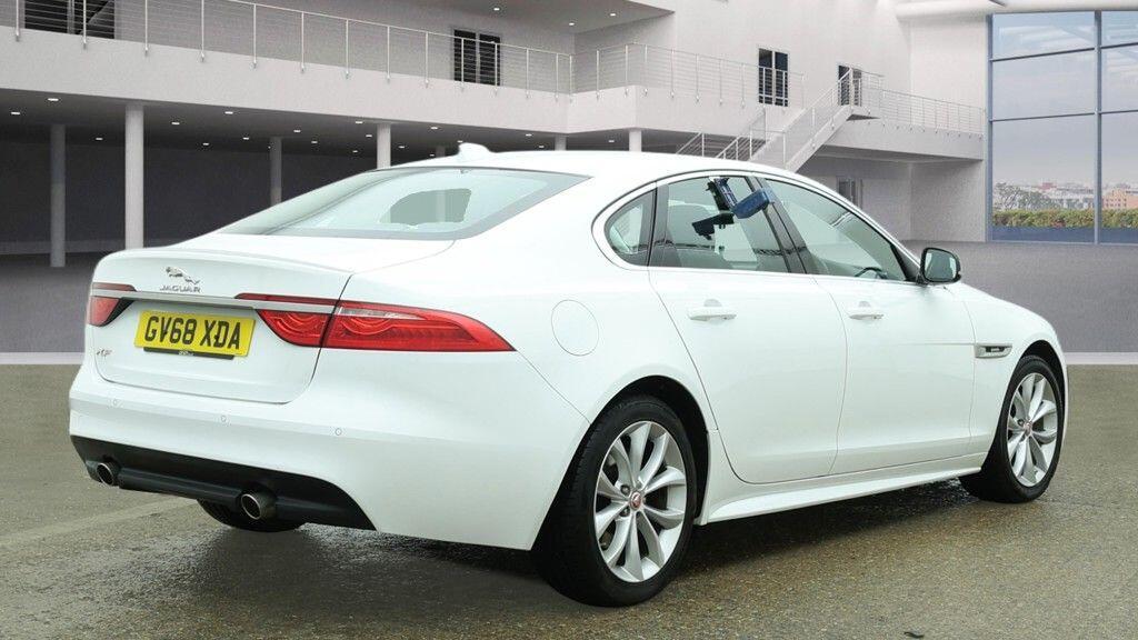 Jaguar XF - Image 5