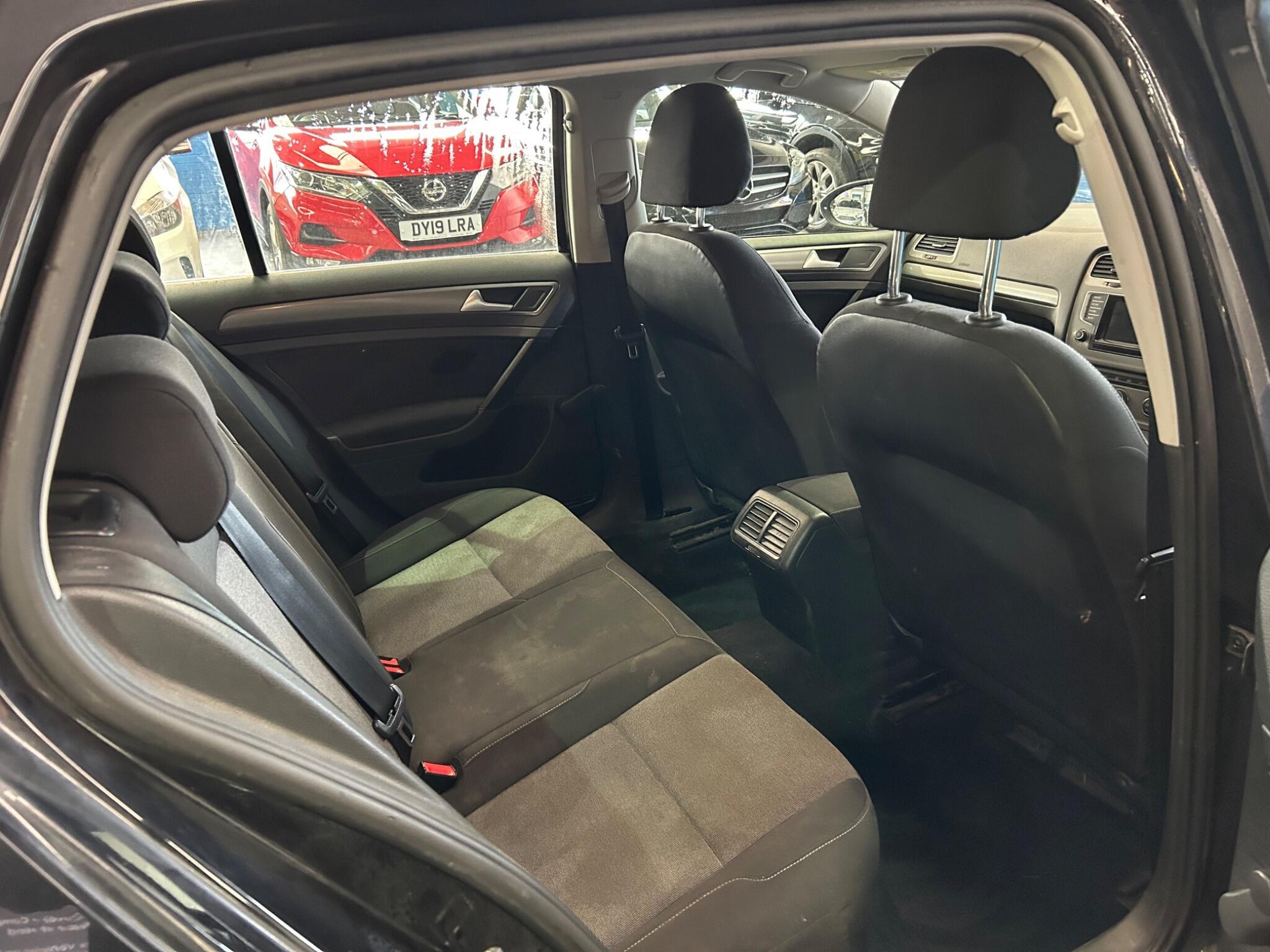 Volkswagen Golf - Image 18