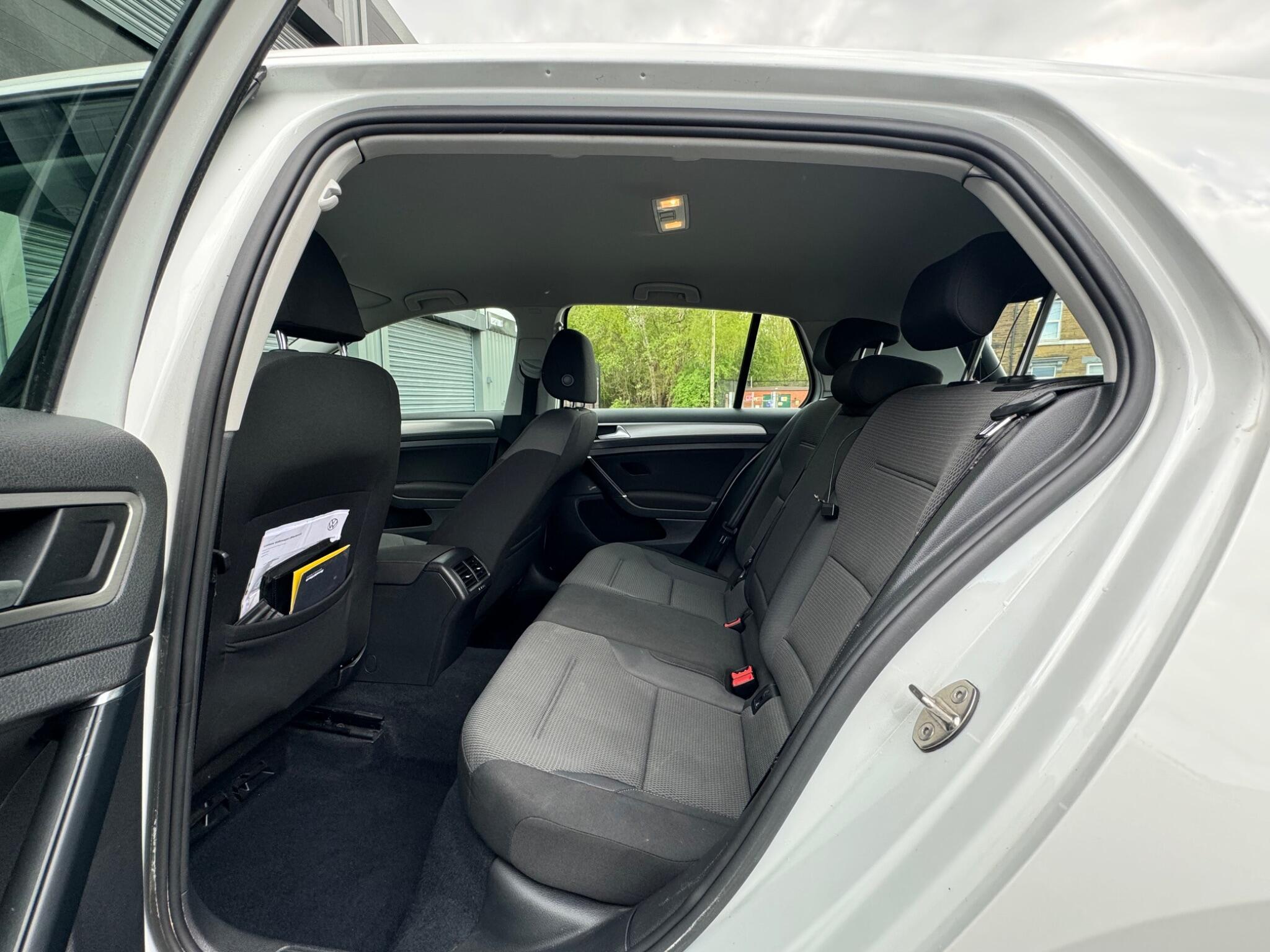 Volkswagen Golf - Image 8