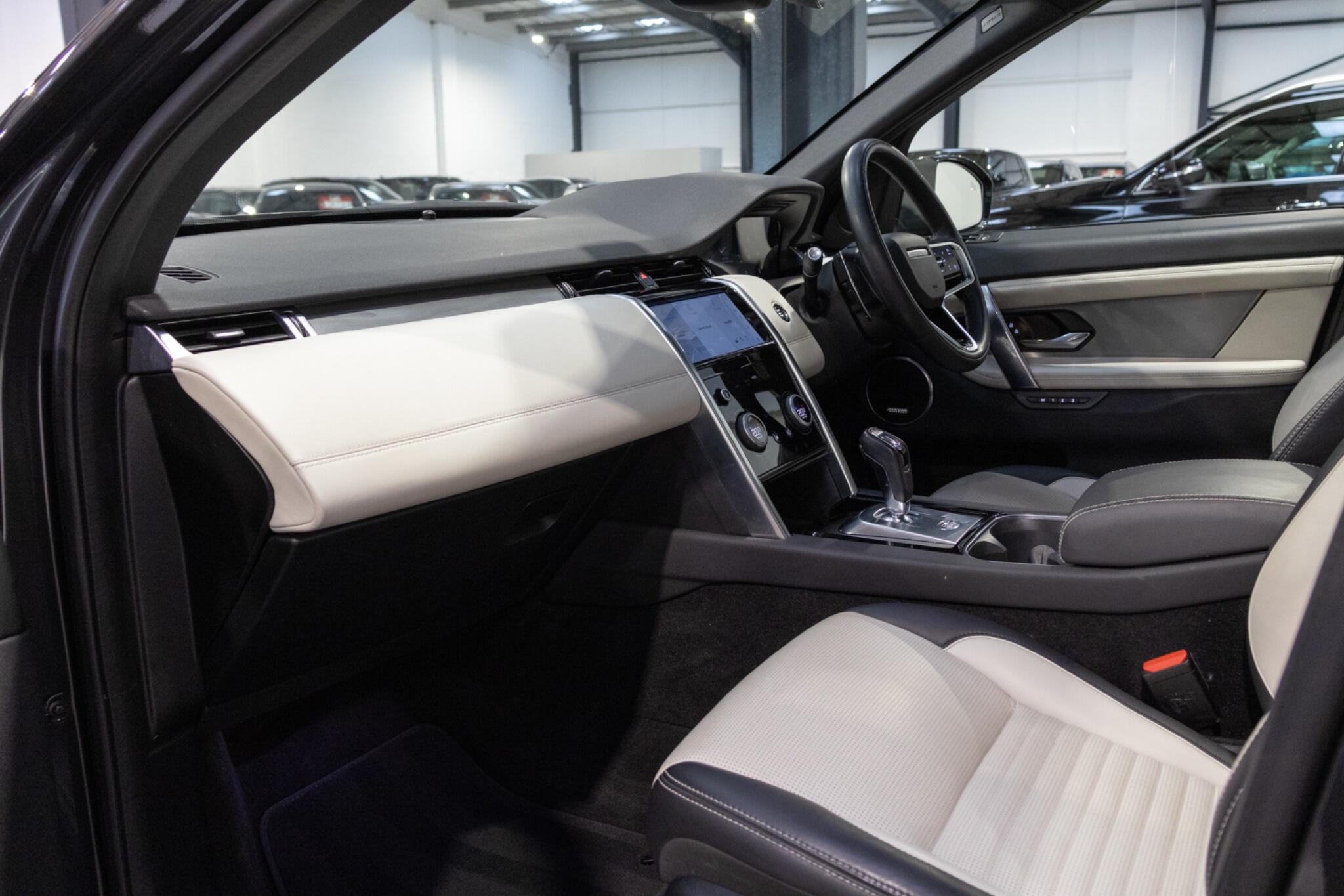 Land Rover DISCOVERY SPORT - Image 13