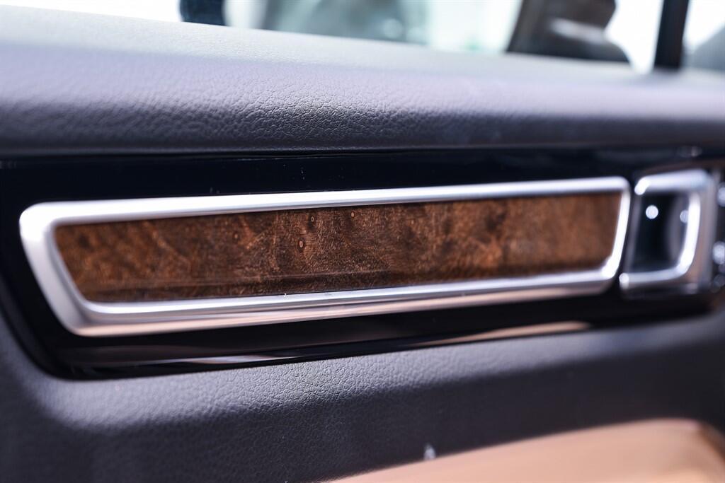 Porsche Cayenne - Image 21