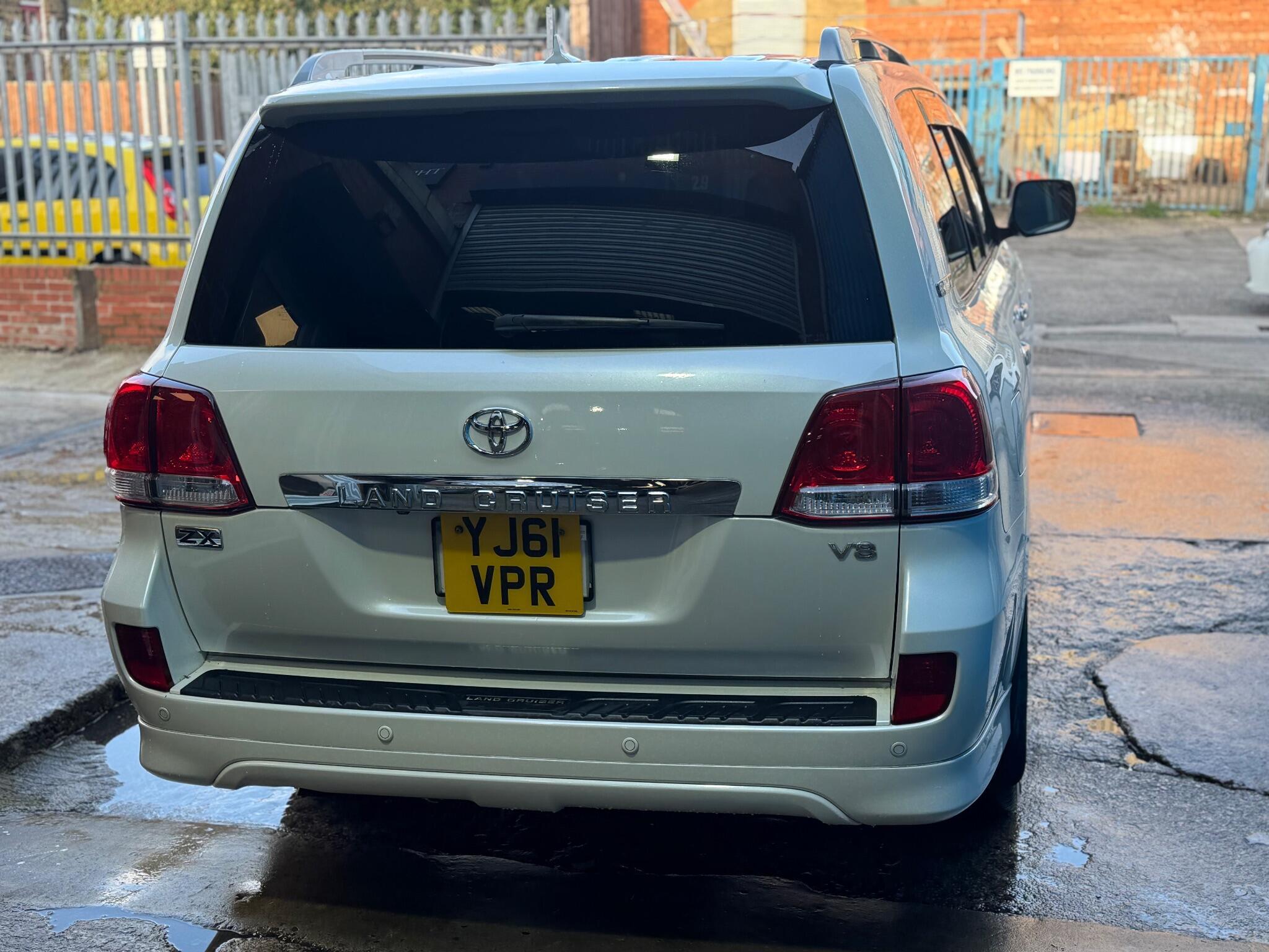 Toyota Land Cruiser - Image 22