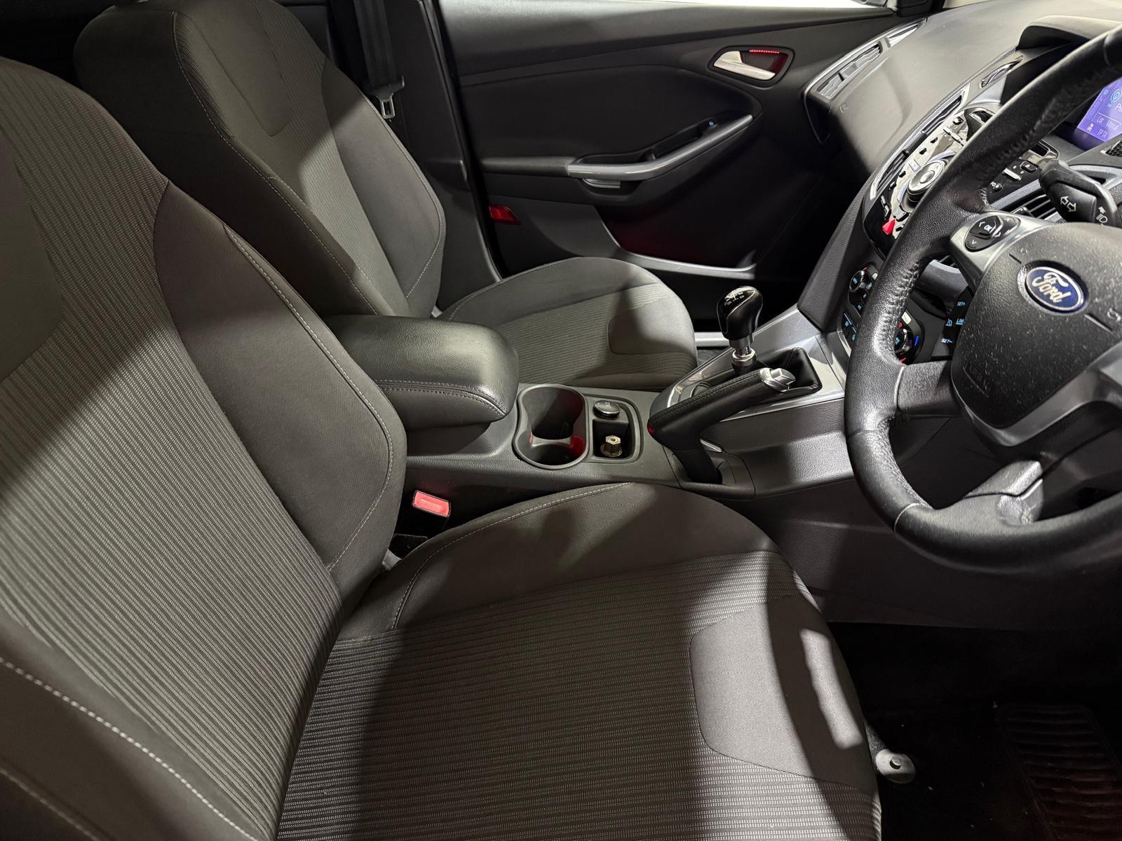 Ford Focus - Image 21