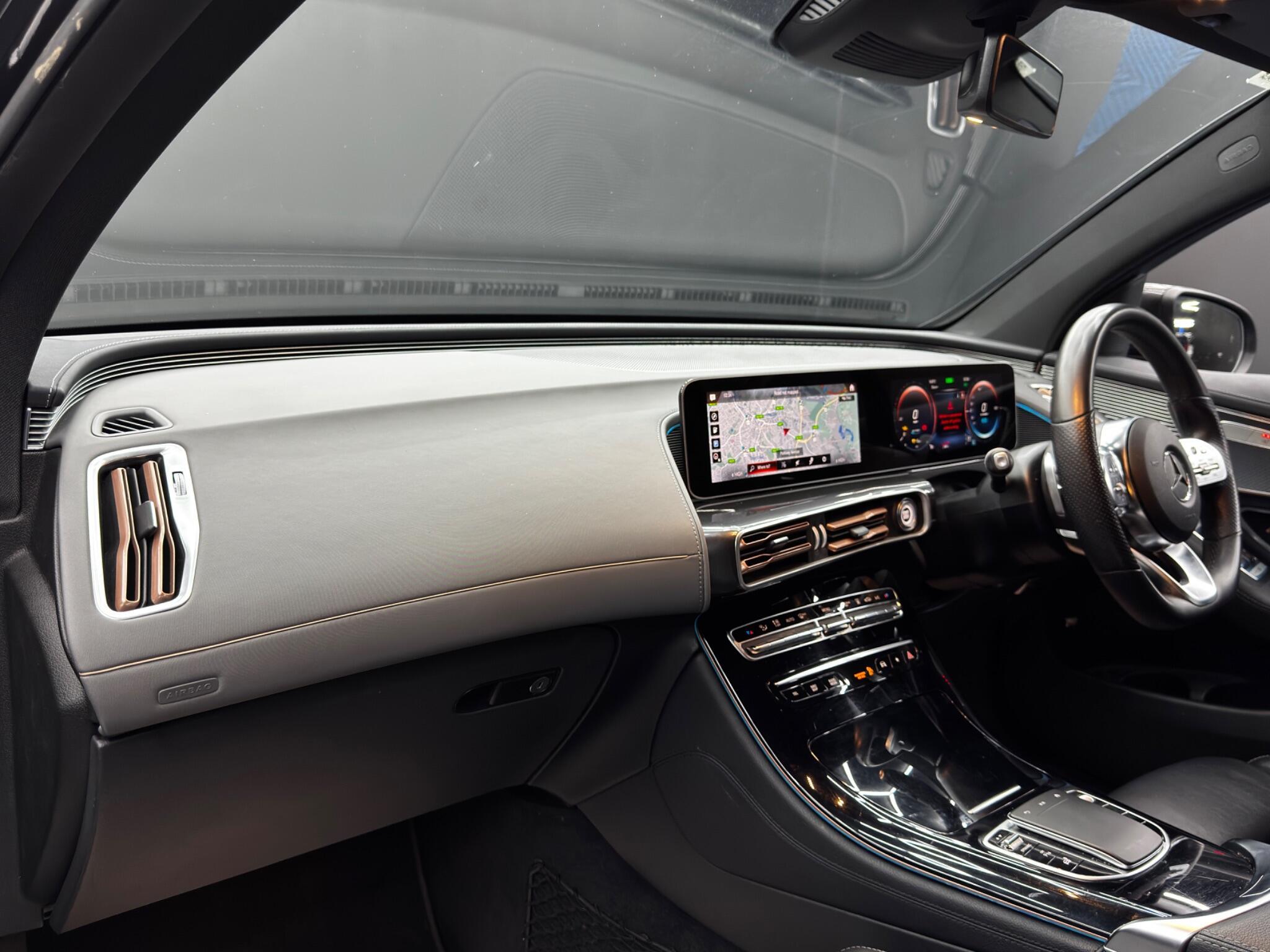 Mercedes Eqc - Image 11
