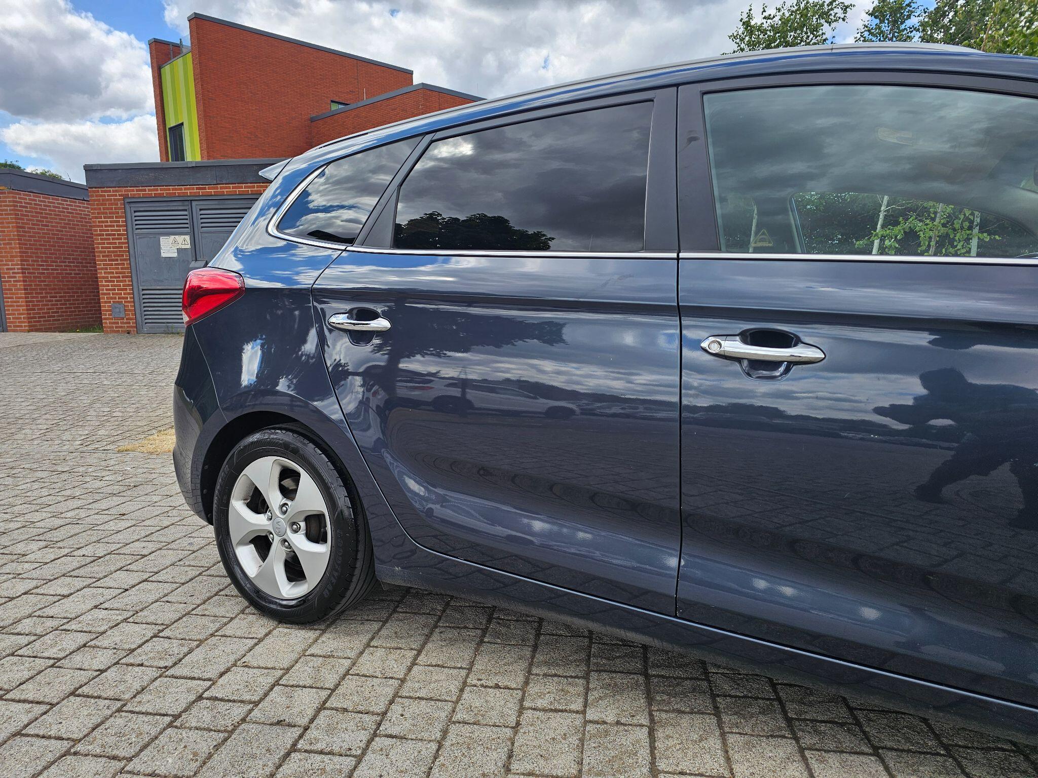 Kia Carens - Image 10