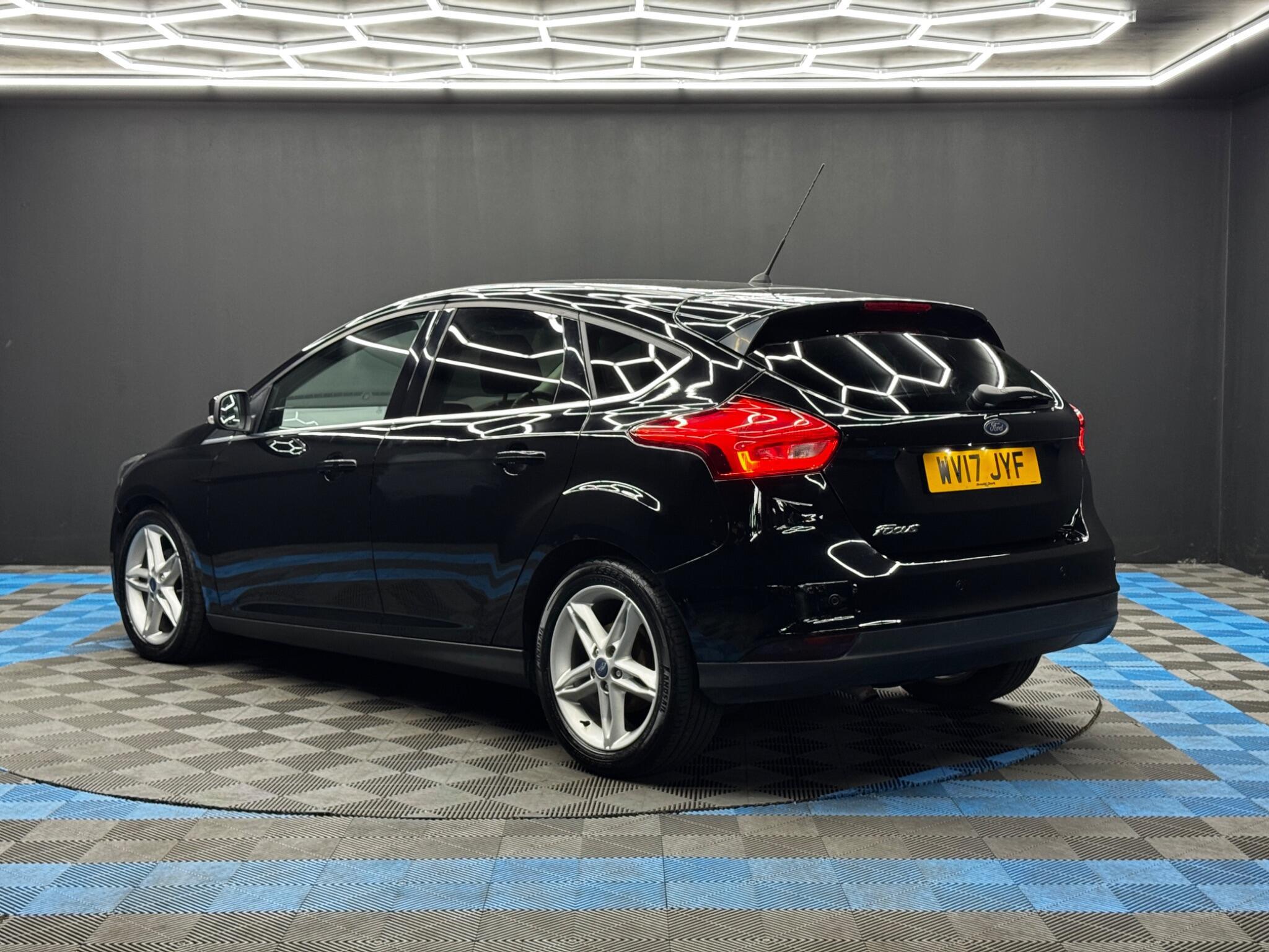 Ford Focus - Image 7