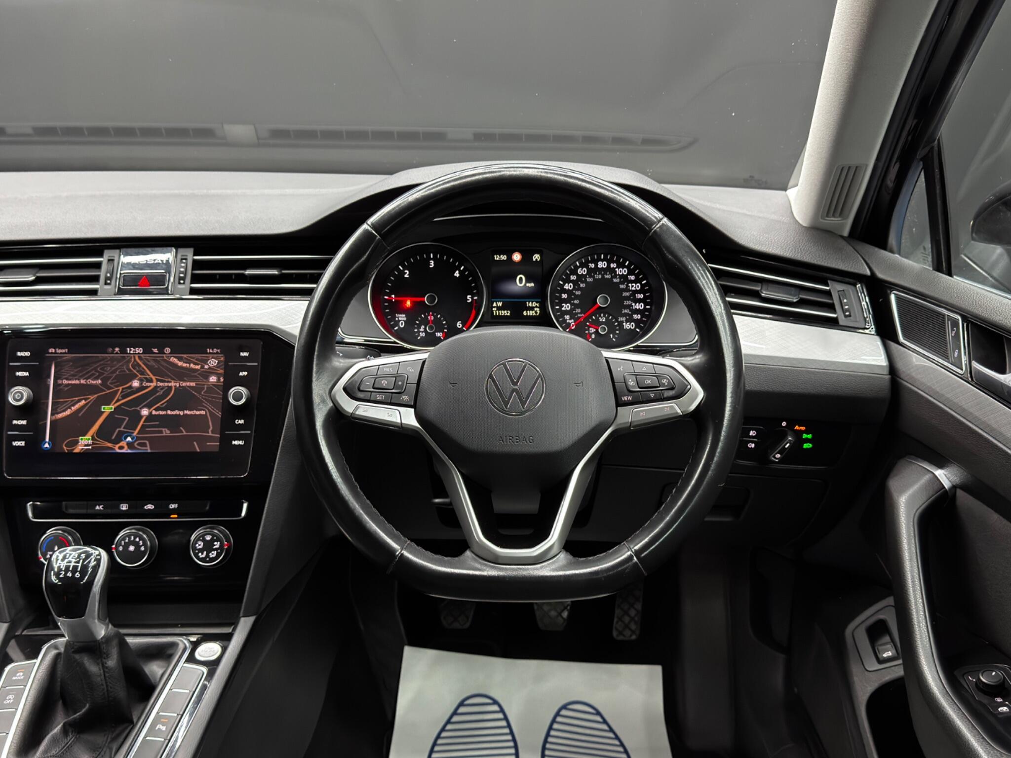 Volkswagen Passat - Image 17