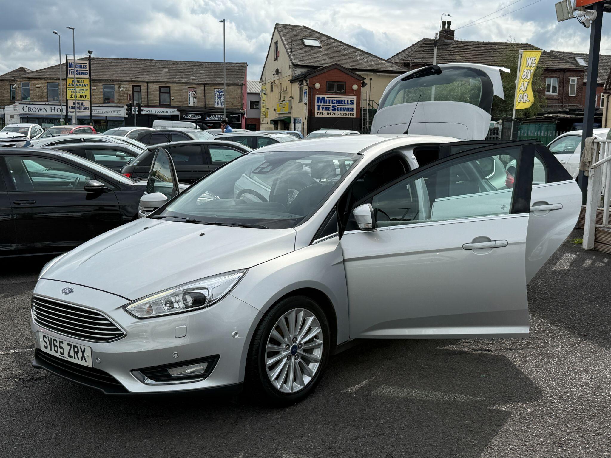 Ford Focus - Image 18