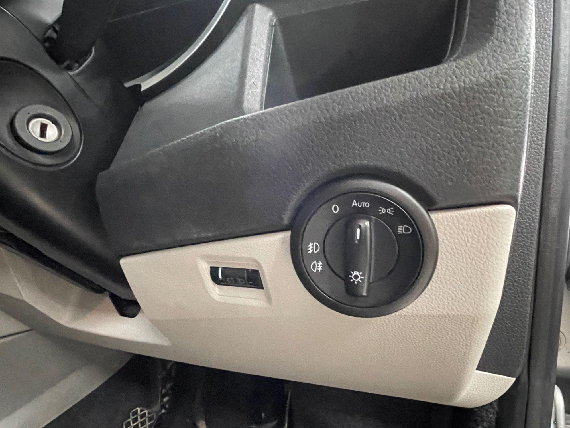 Volkswagen Transporter - Image 41