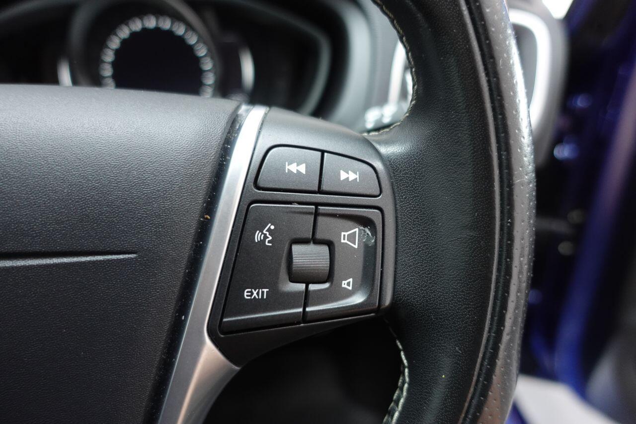 Volvo V40 - Image 14