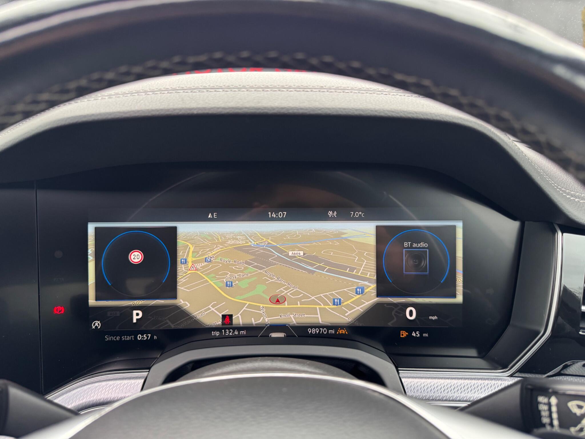 Volkswagen Touareg - Image 34