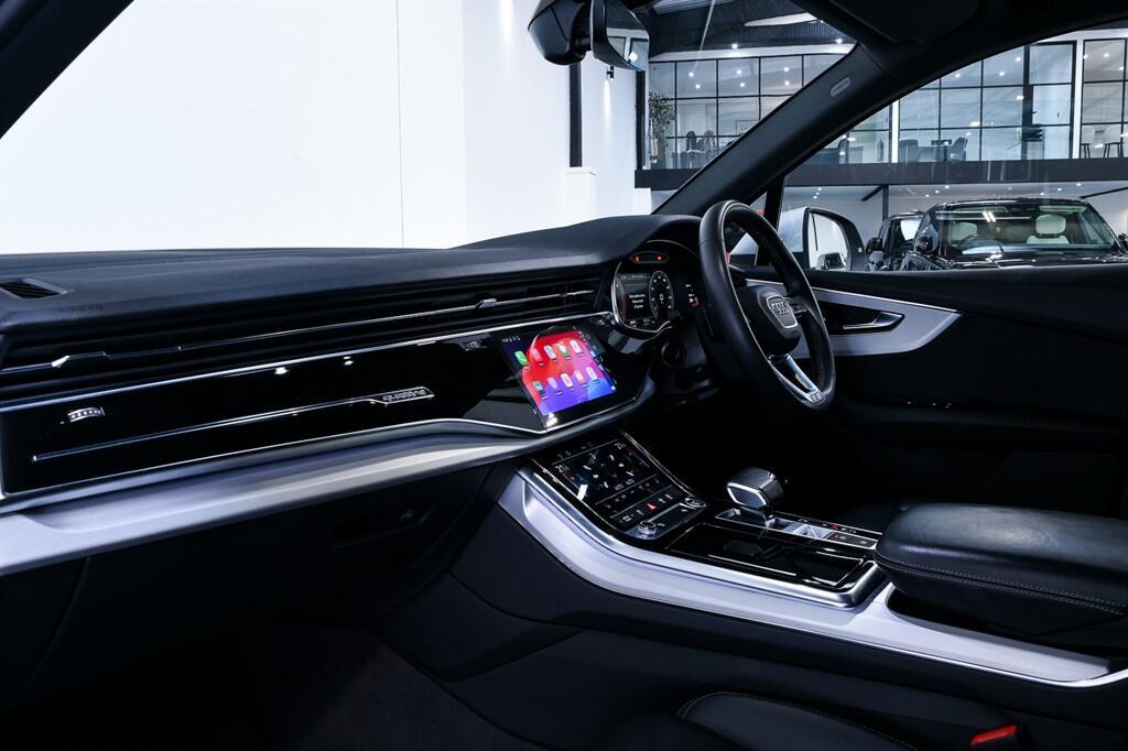 Audi Q7 - Image 13