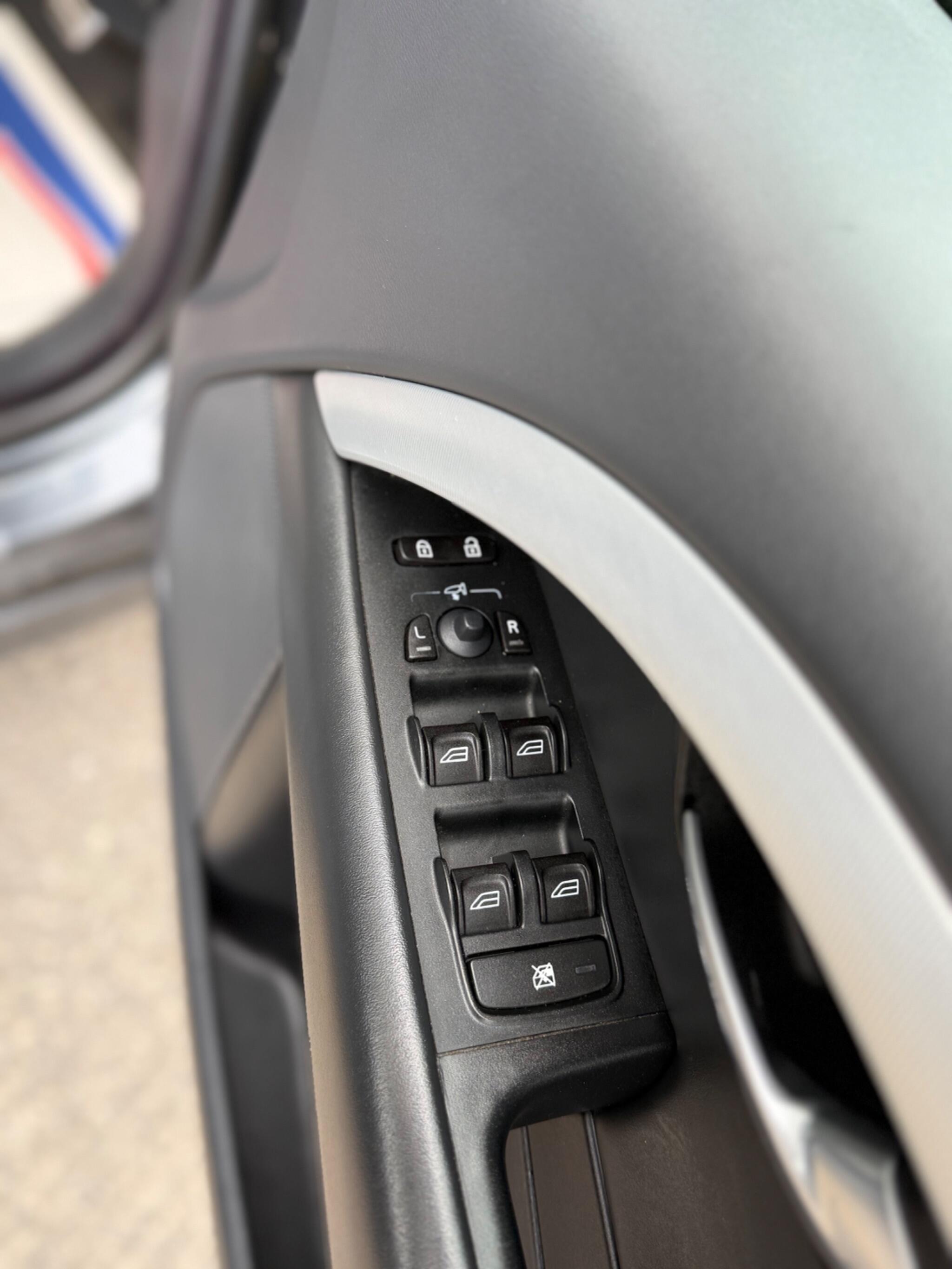Volvo V70 - Image 37