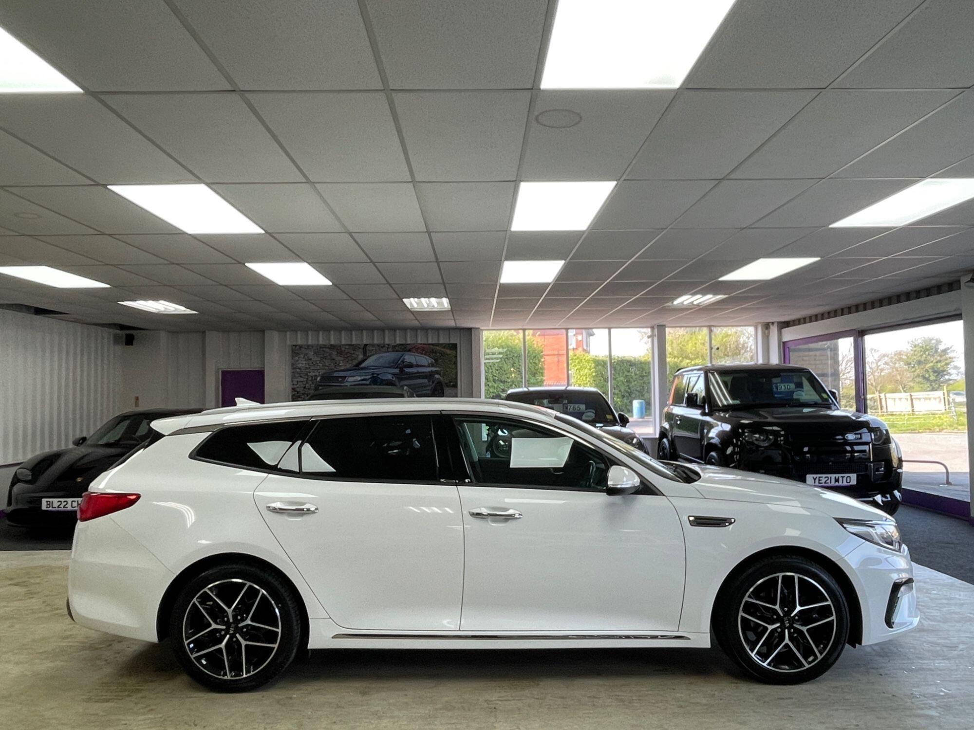 Kia Optima - Image 11