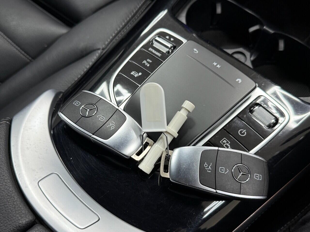 Mercedes Eqc - Image 26