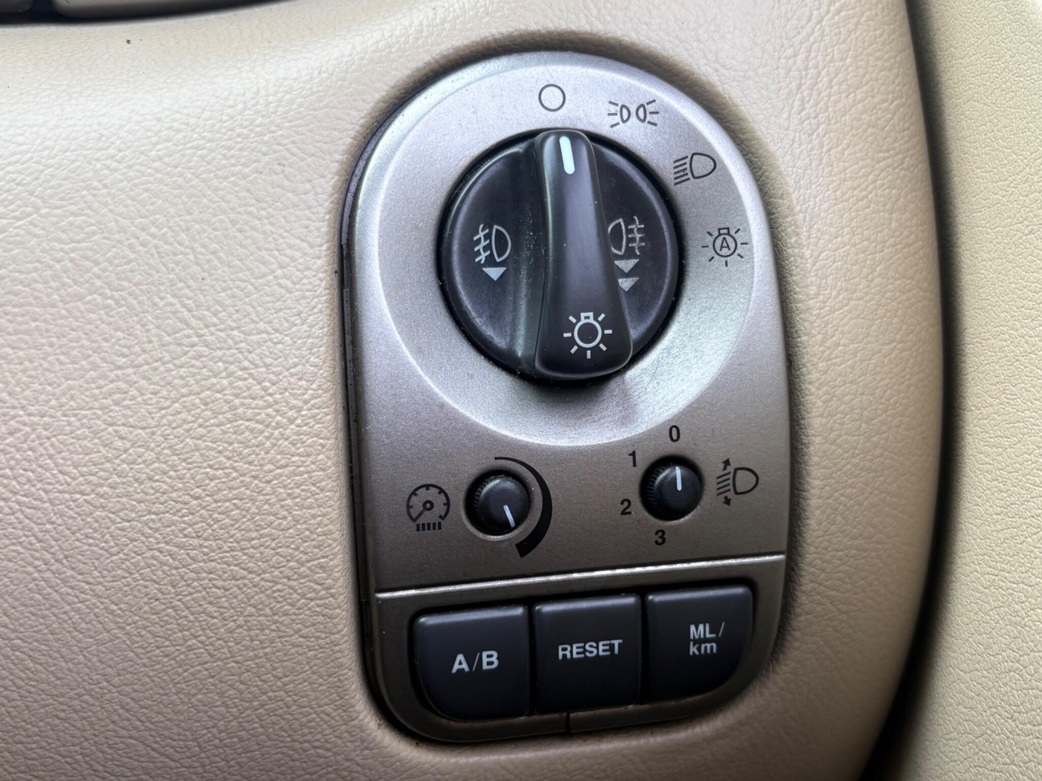 Jaguar X-TYPE - Image 34