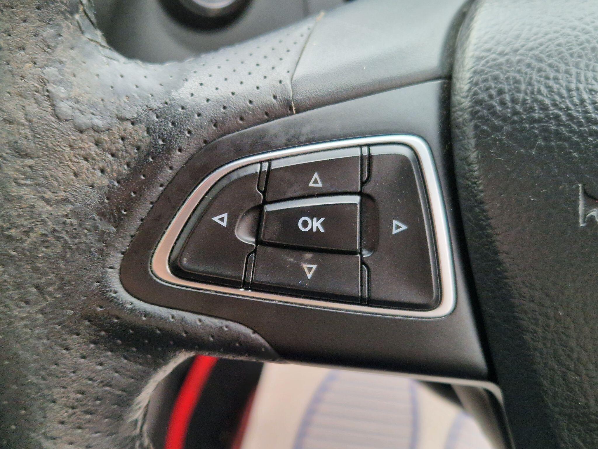 Ford Focus - Image 48