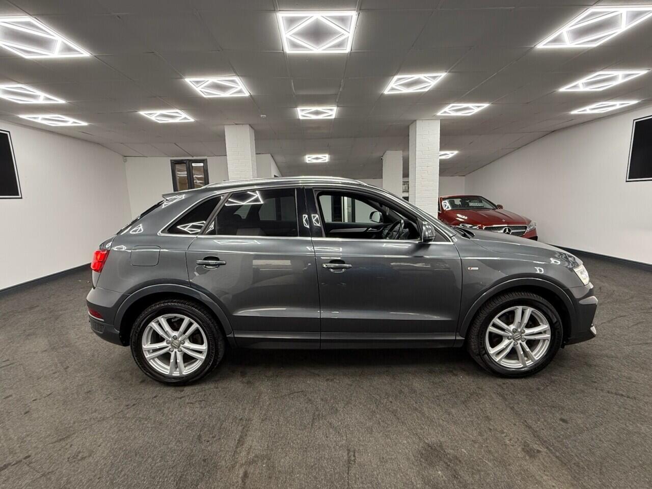 Audi Q3 - Image 3