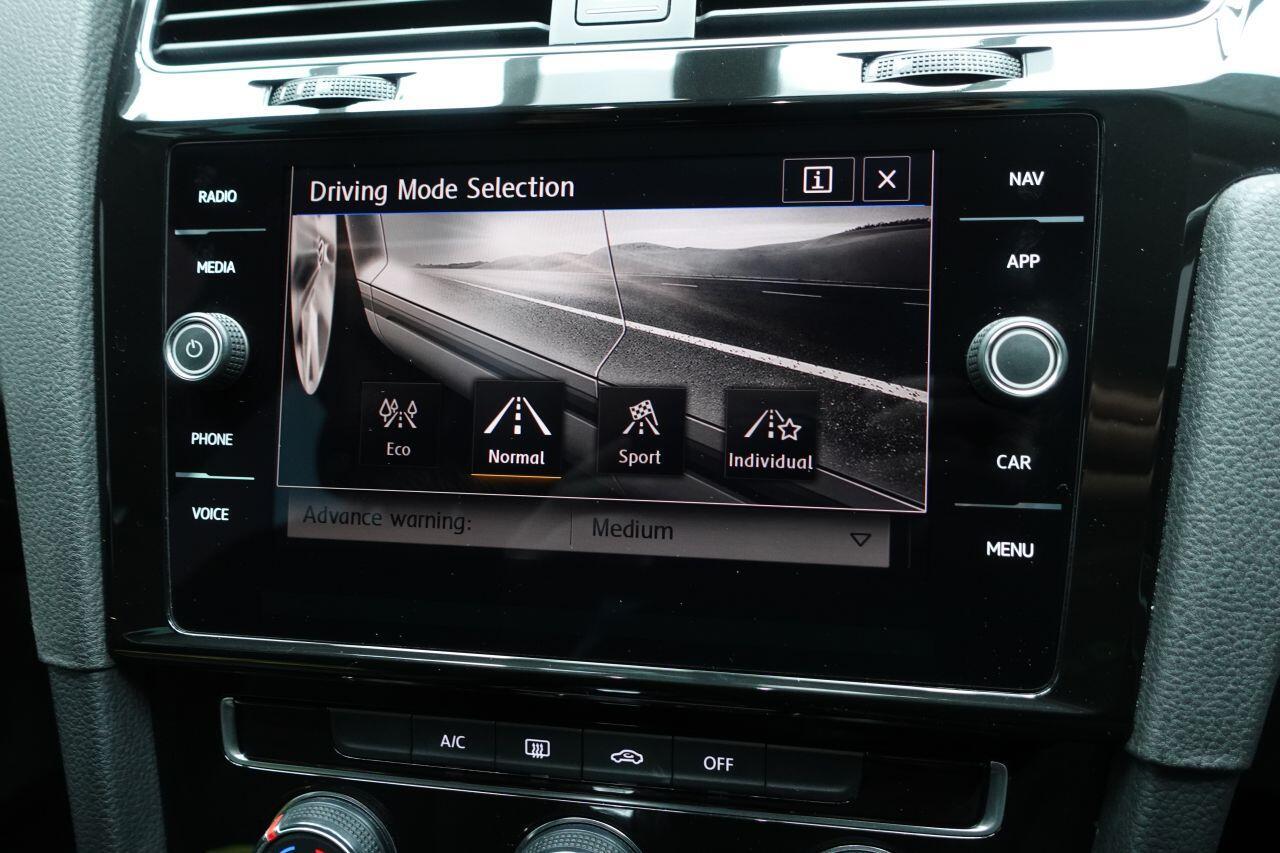 Volkswagen Golf - Image 32