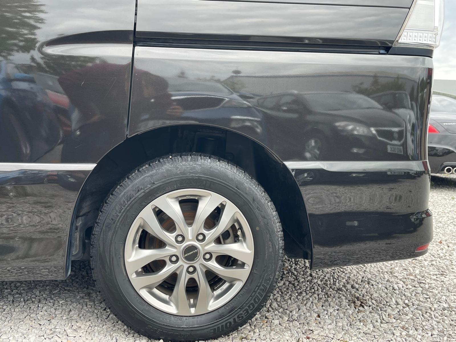 Nissan Serena - Image 40