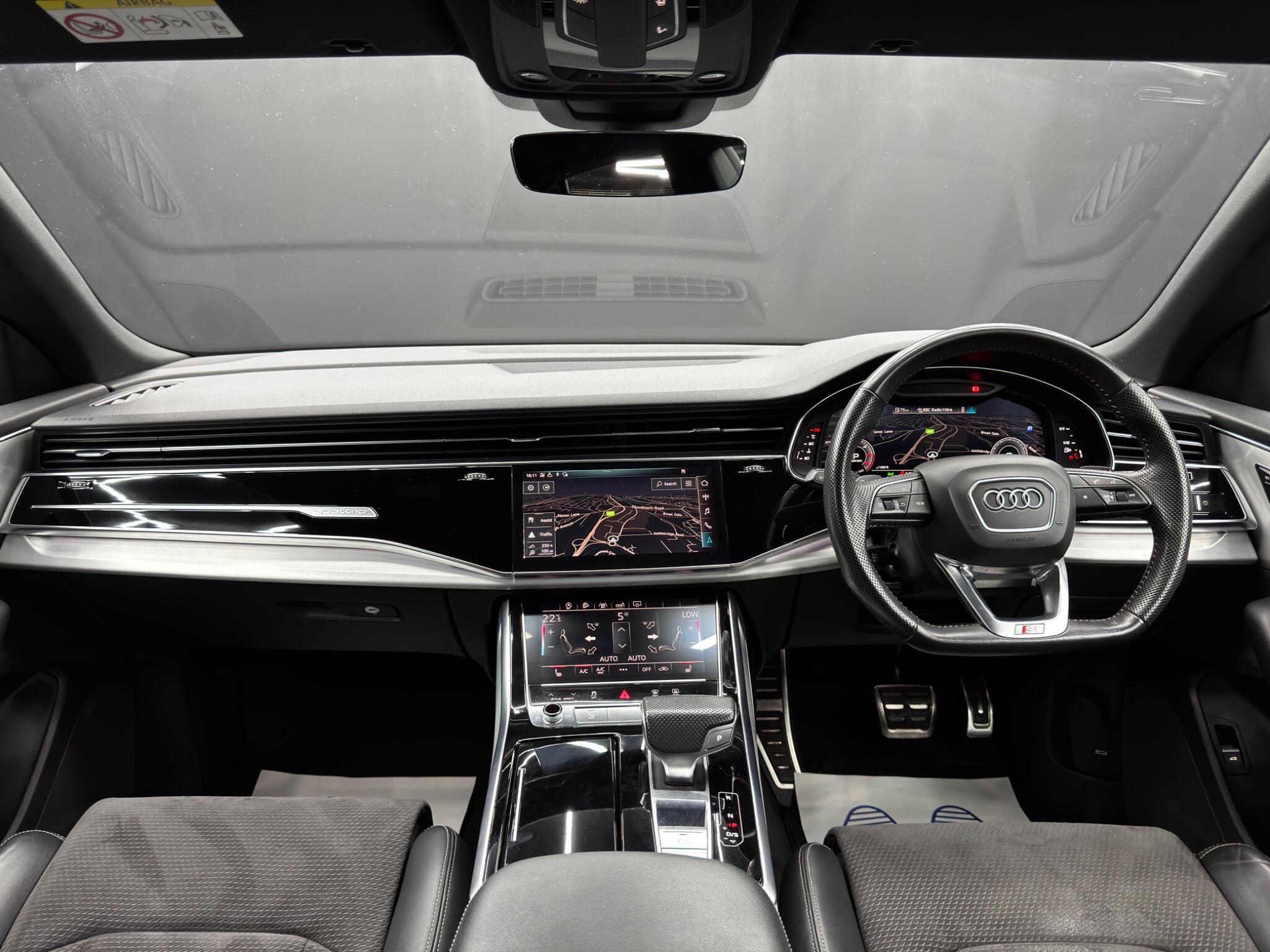 Audi Q8 - Image 10
