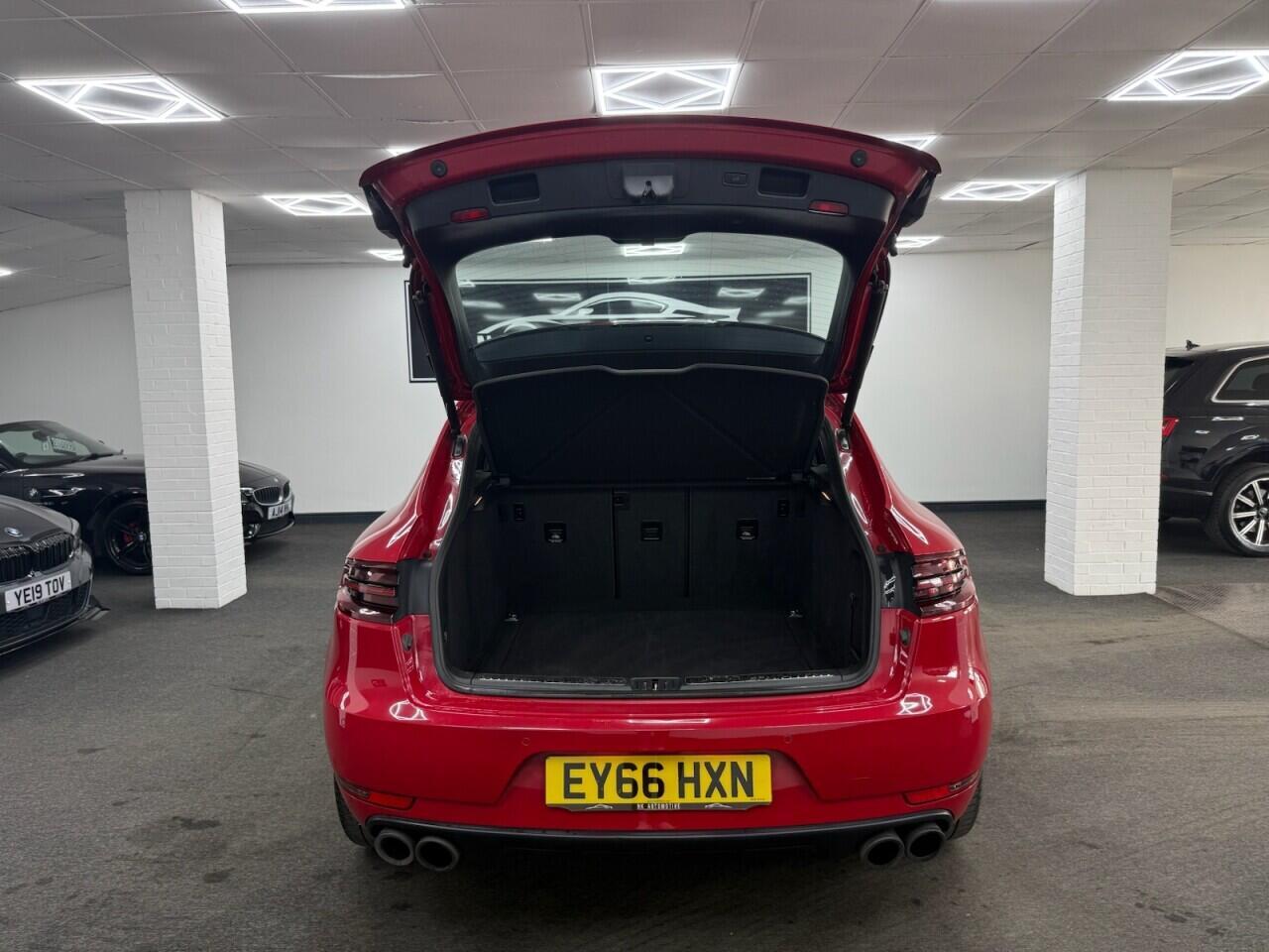 Porsche Macan - Image 19