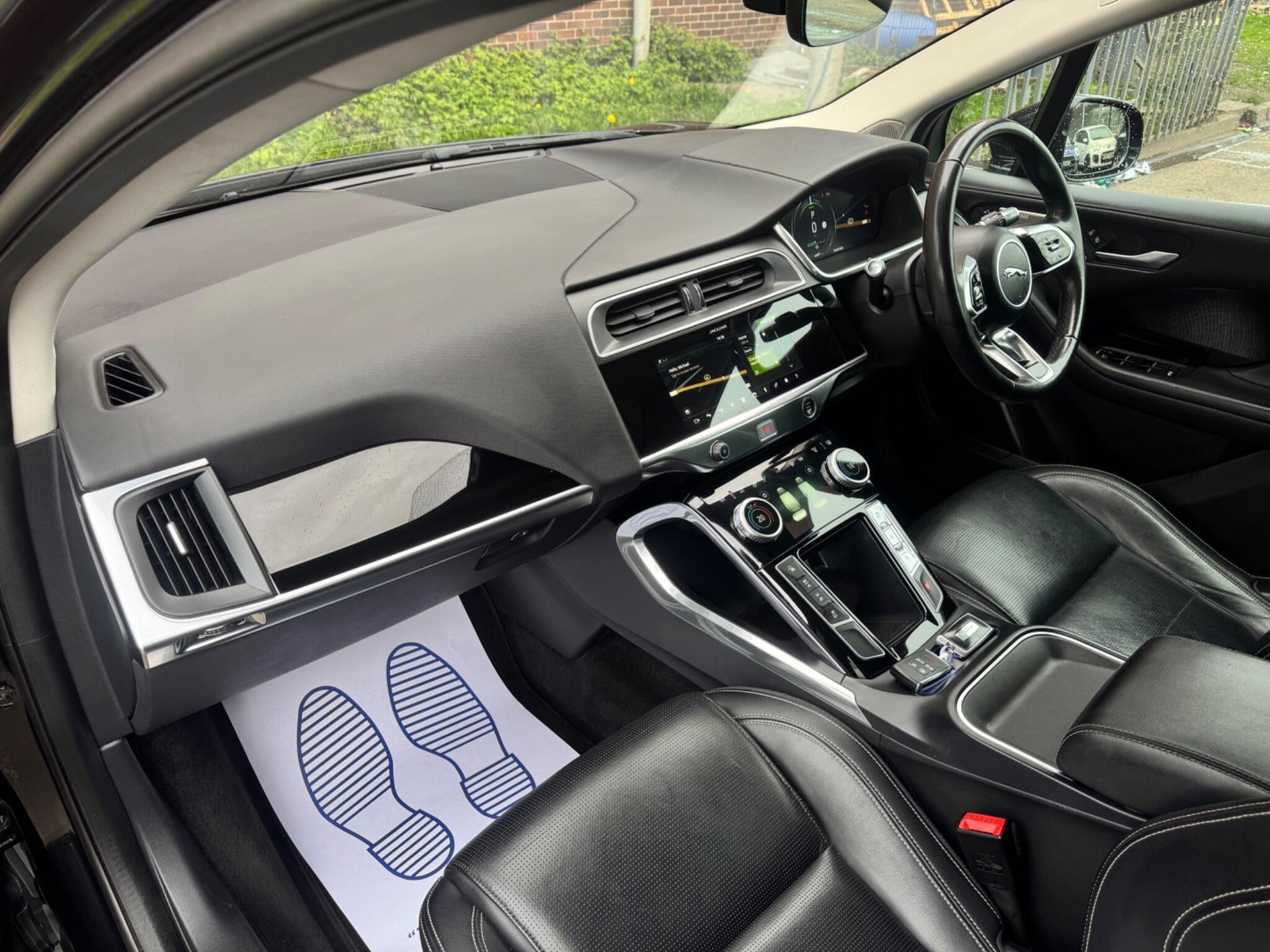 Jaguar I-Pace - Image 25