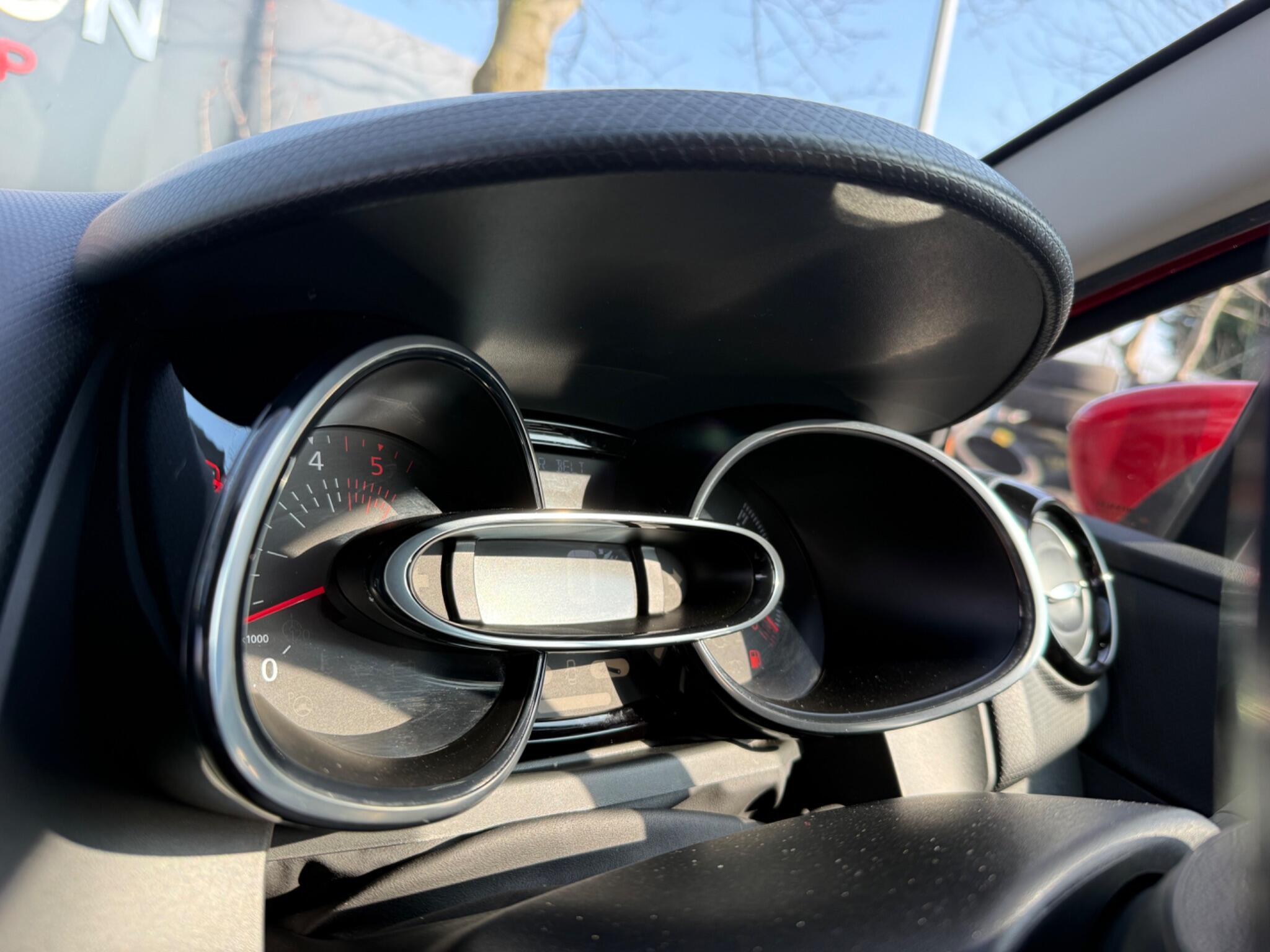 Renault Clio - Image 41