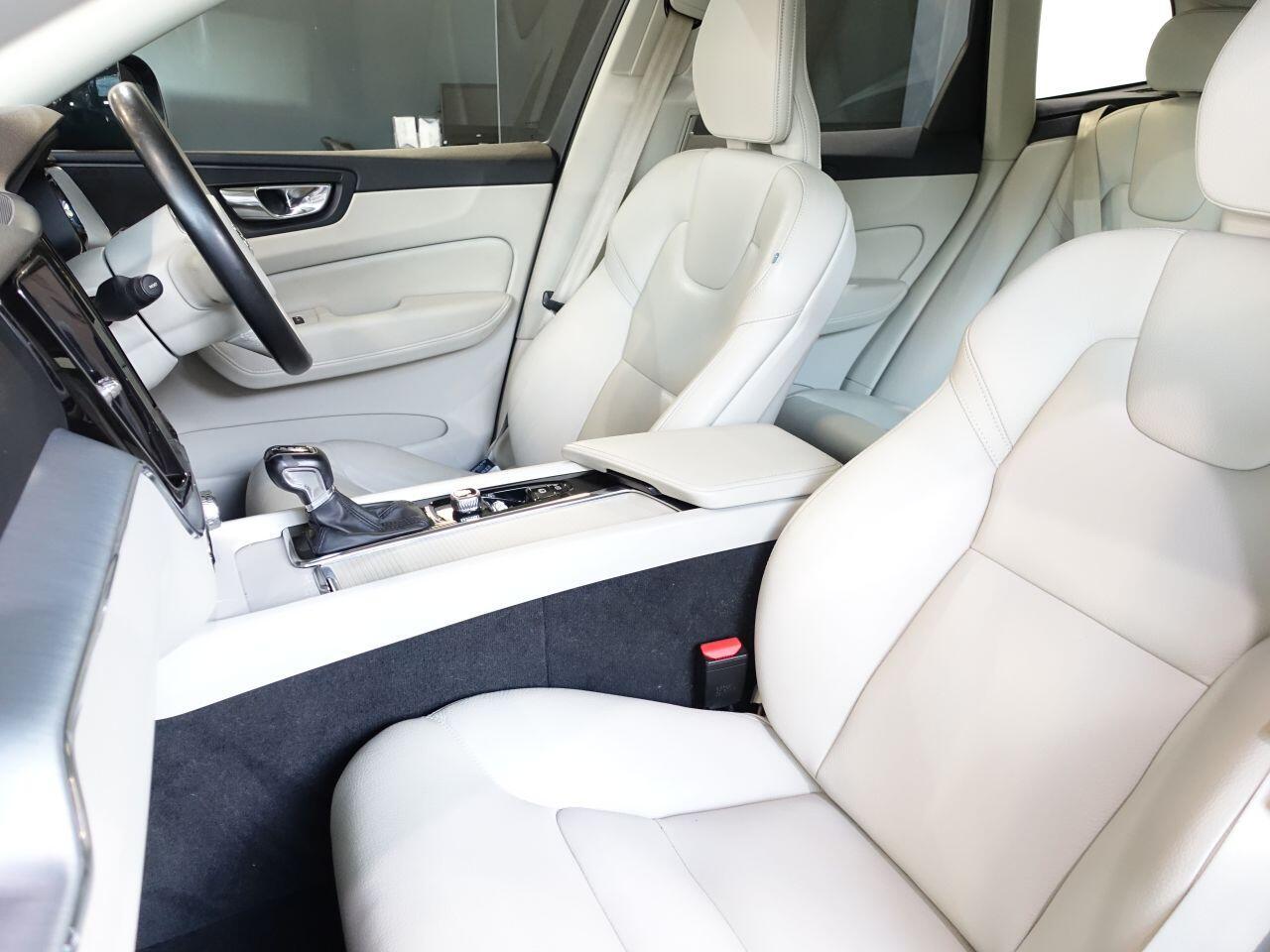 Volvo XC60 - Image 12