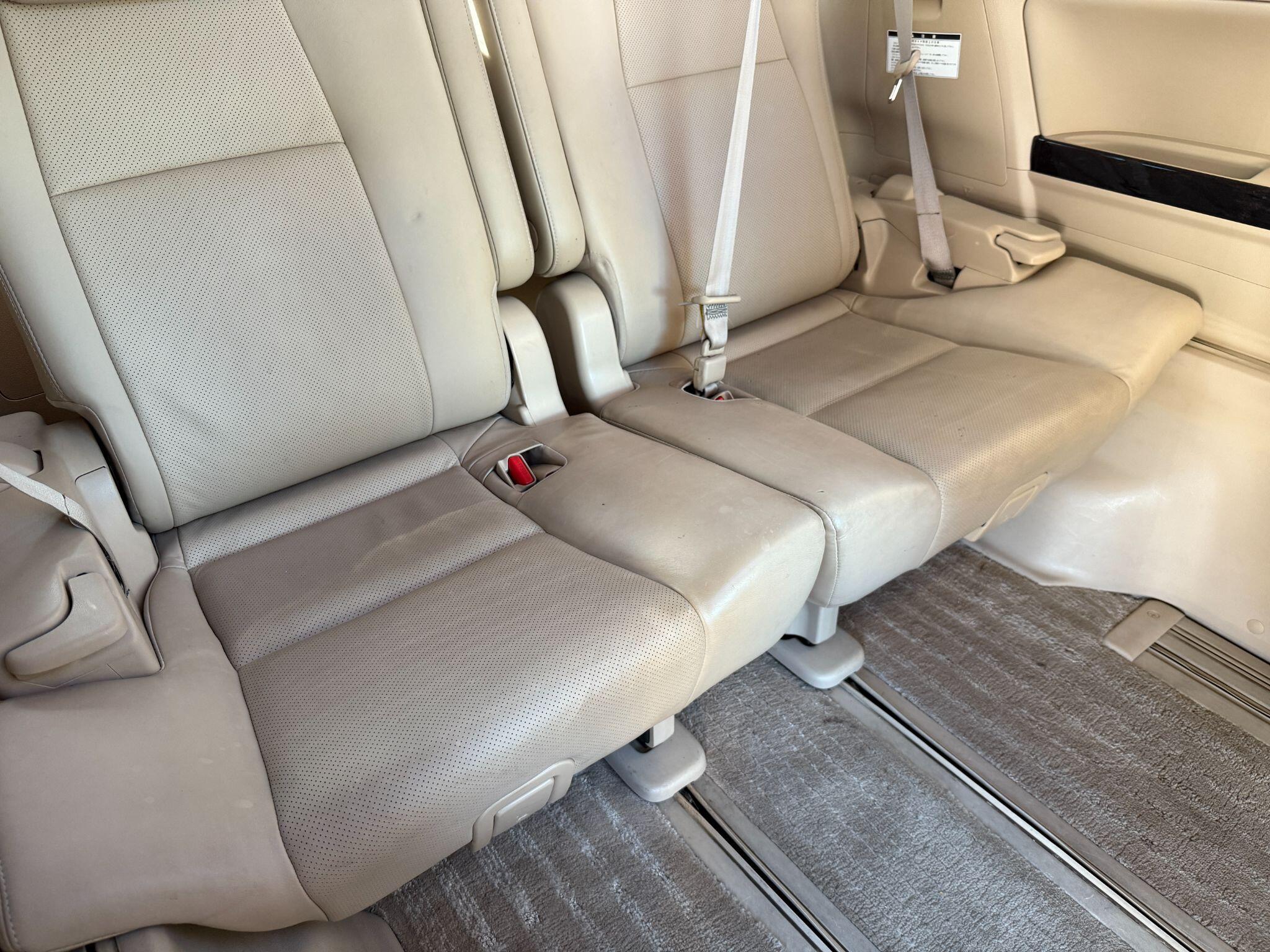 Toyota Alphard - Image 35