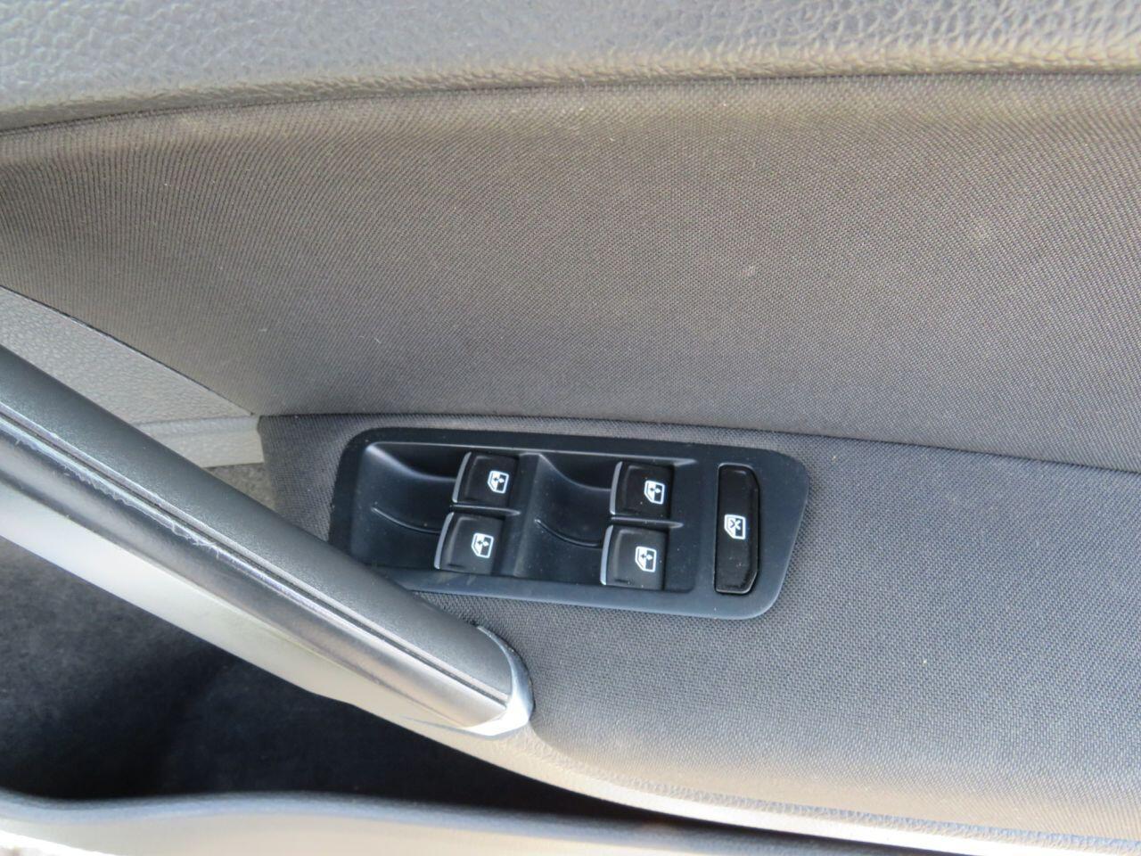 Volkswagen Golf - Image 19