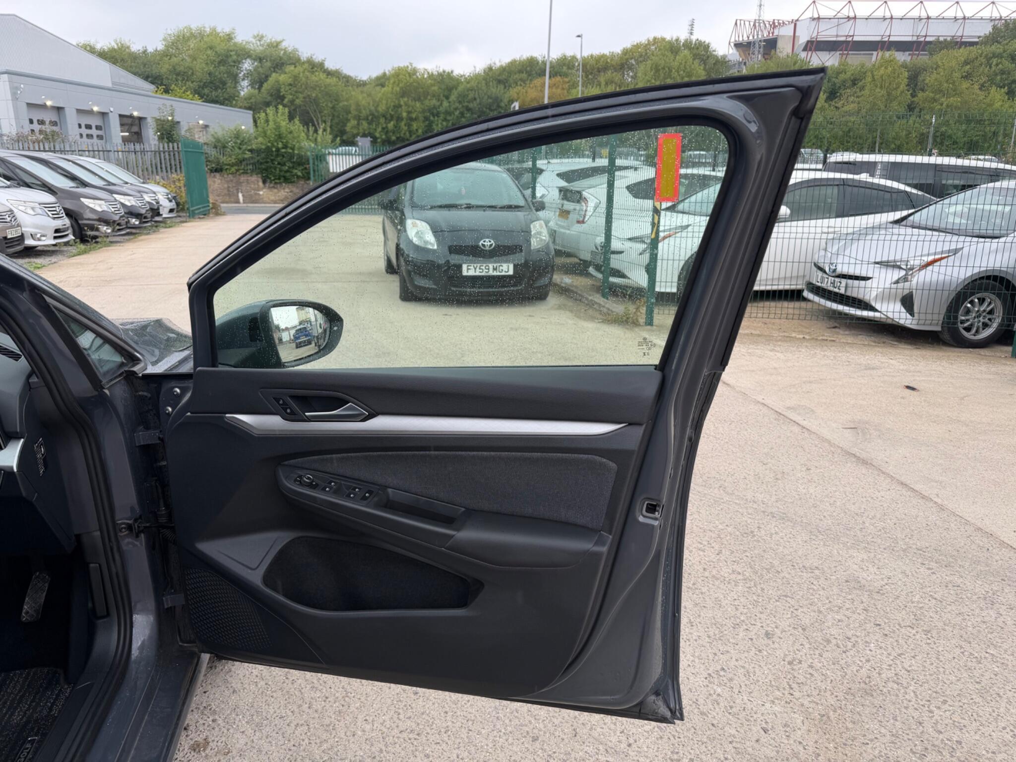 Volkswagen Golf - Image 14