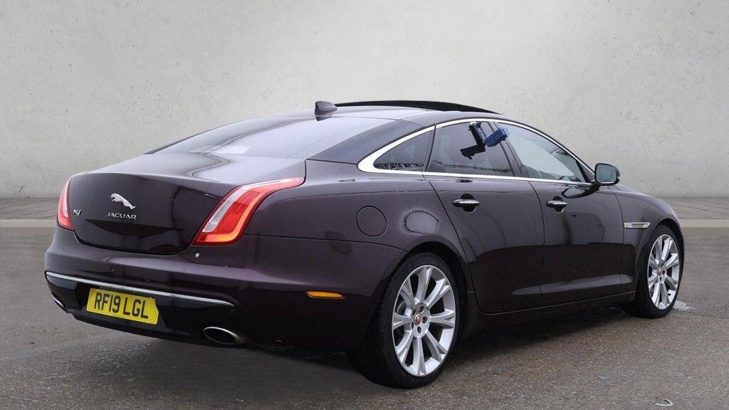Jaguar XJ - Image 8