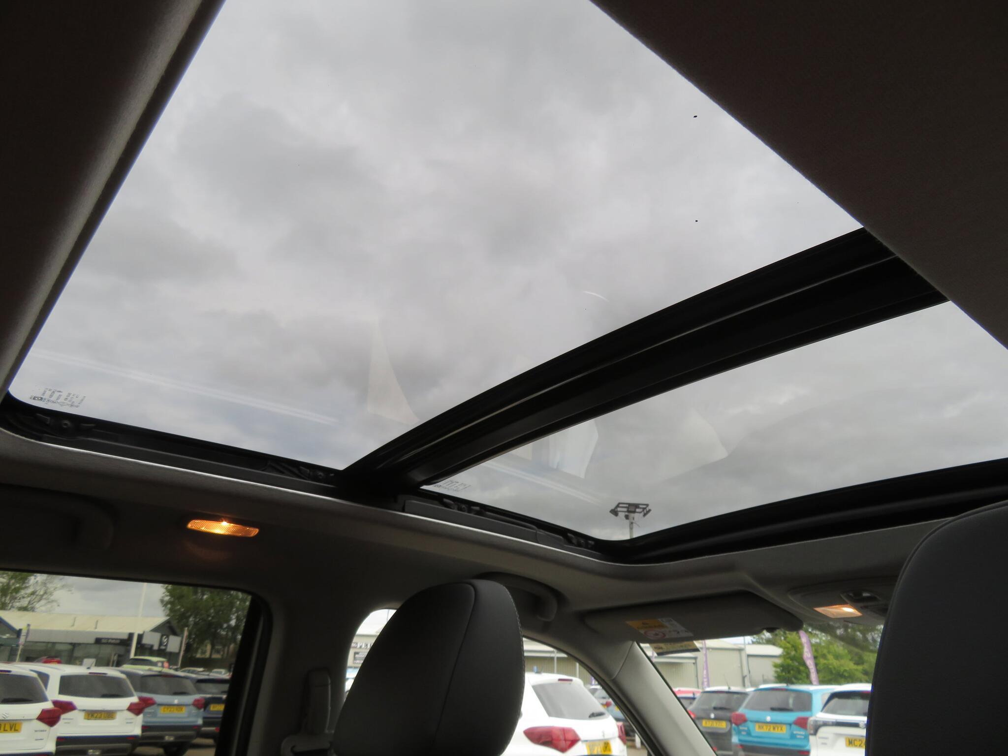 Suzuki Vitara - Image 14