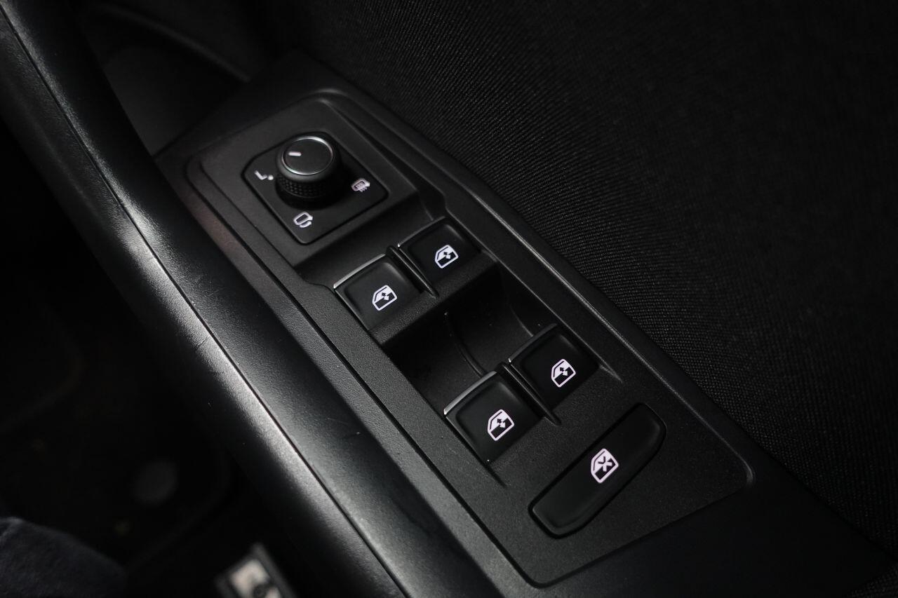 Volkswagen T-Roc - Image 42