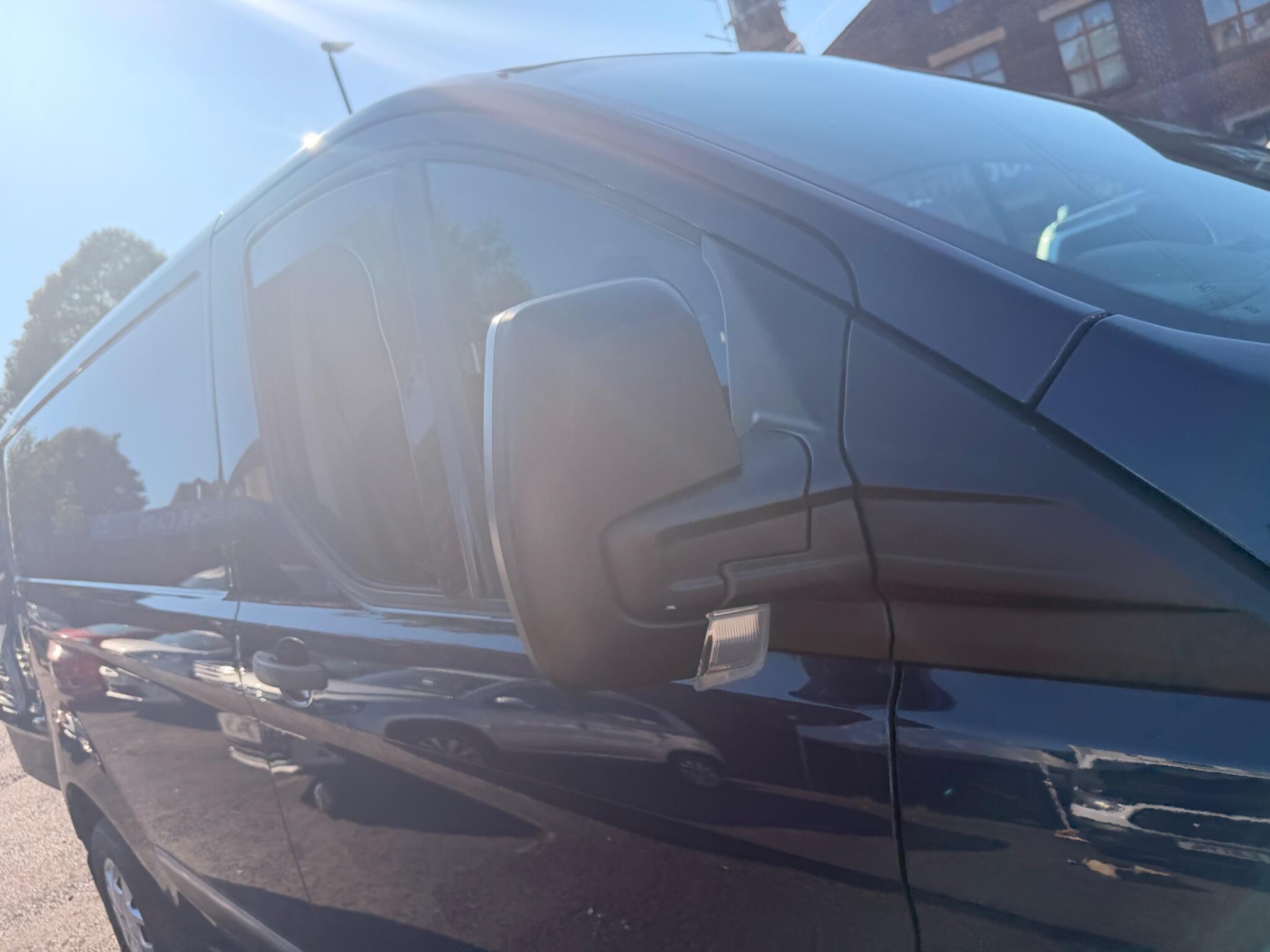 Ford Transit Custom - Image 25