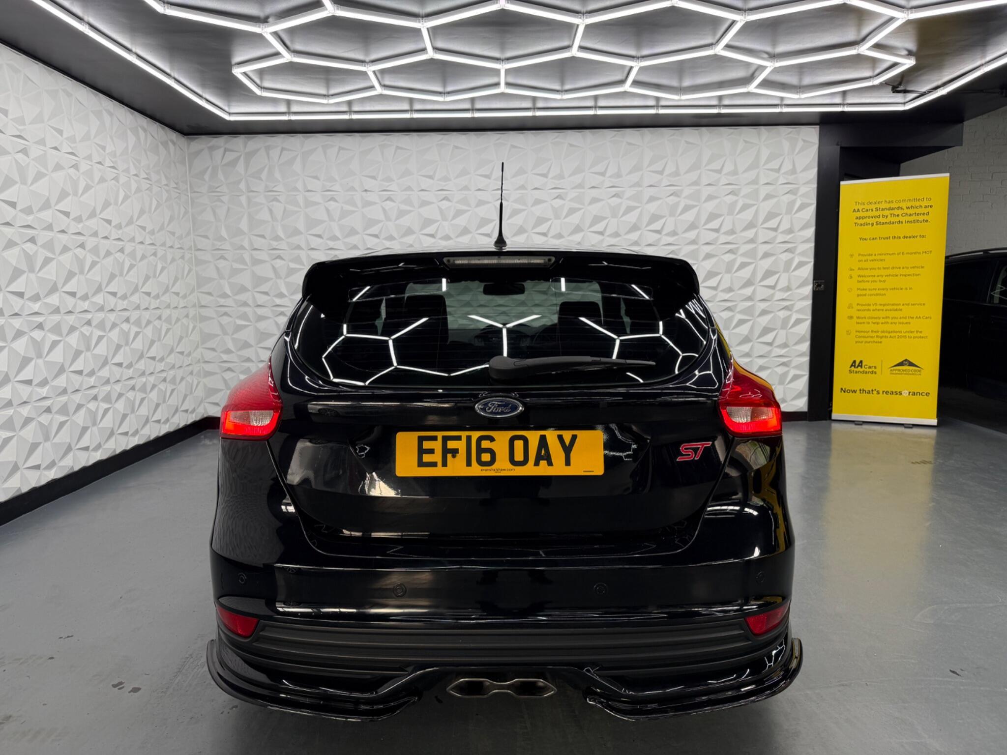Ford Focus - Image 13