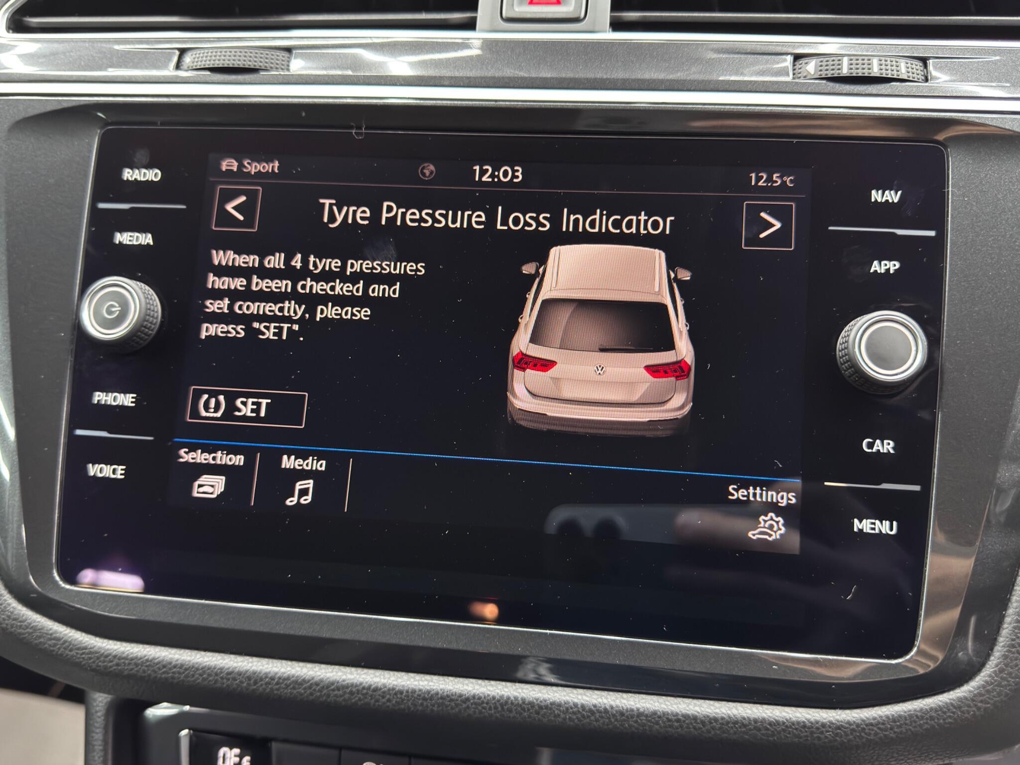 Volkswagen Tiguan - Image 35