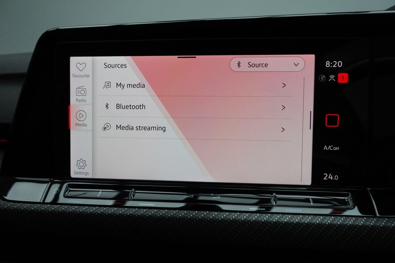 Volkswagen Golf - Image 30