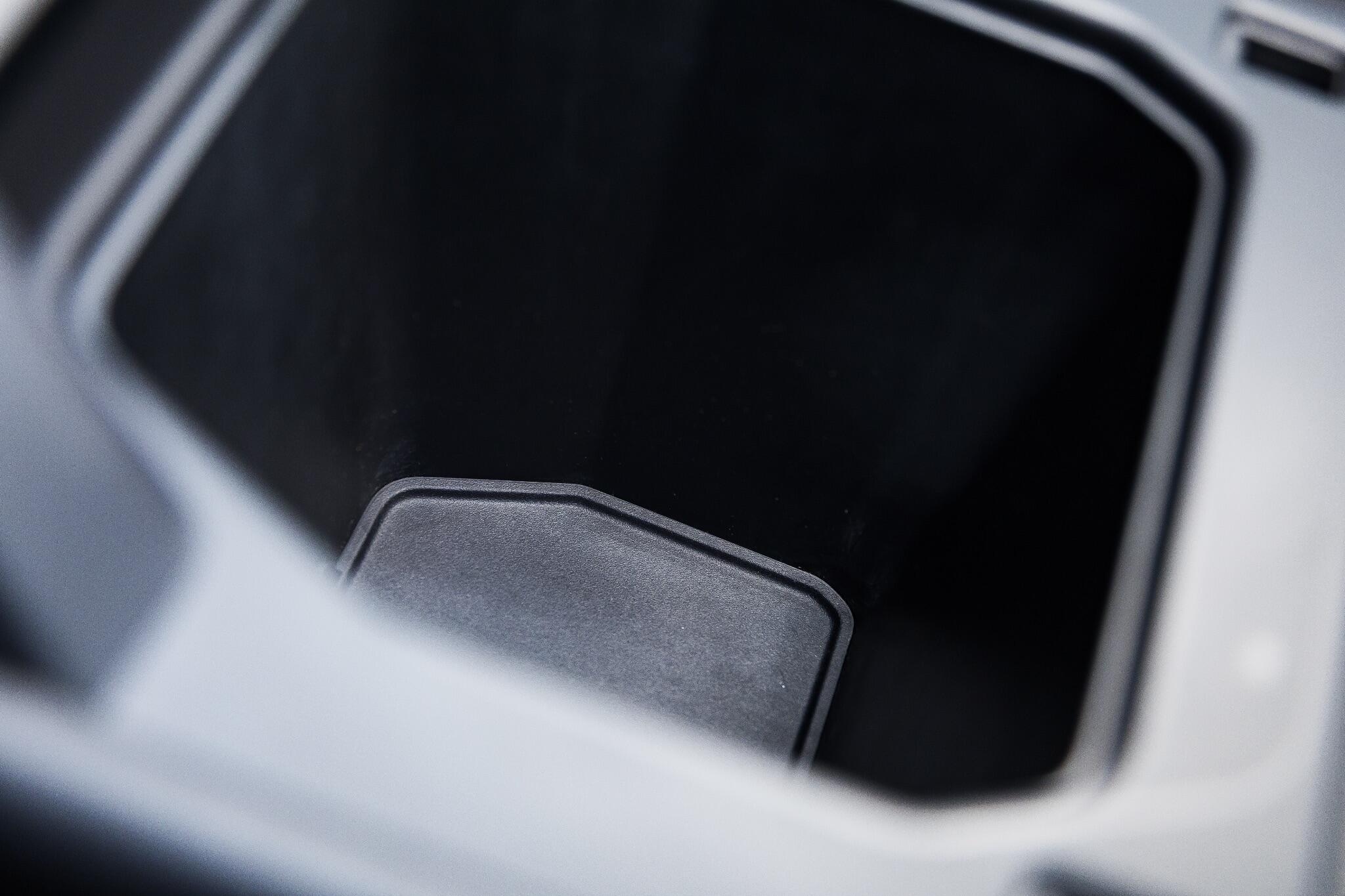 Land Rover Defender 110 - Image 39