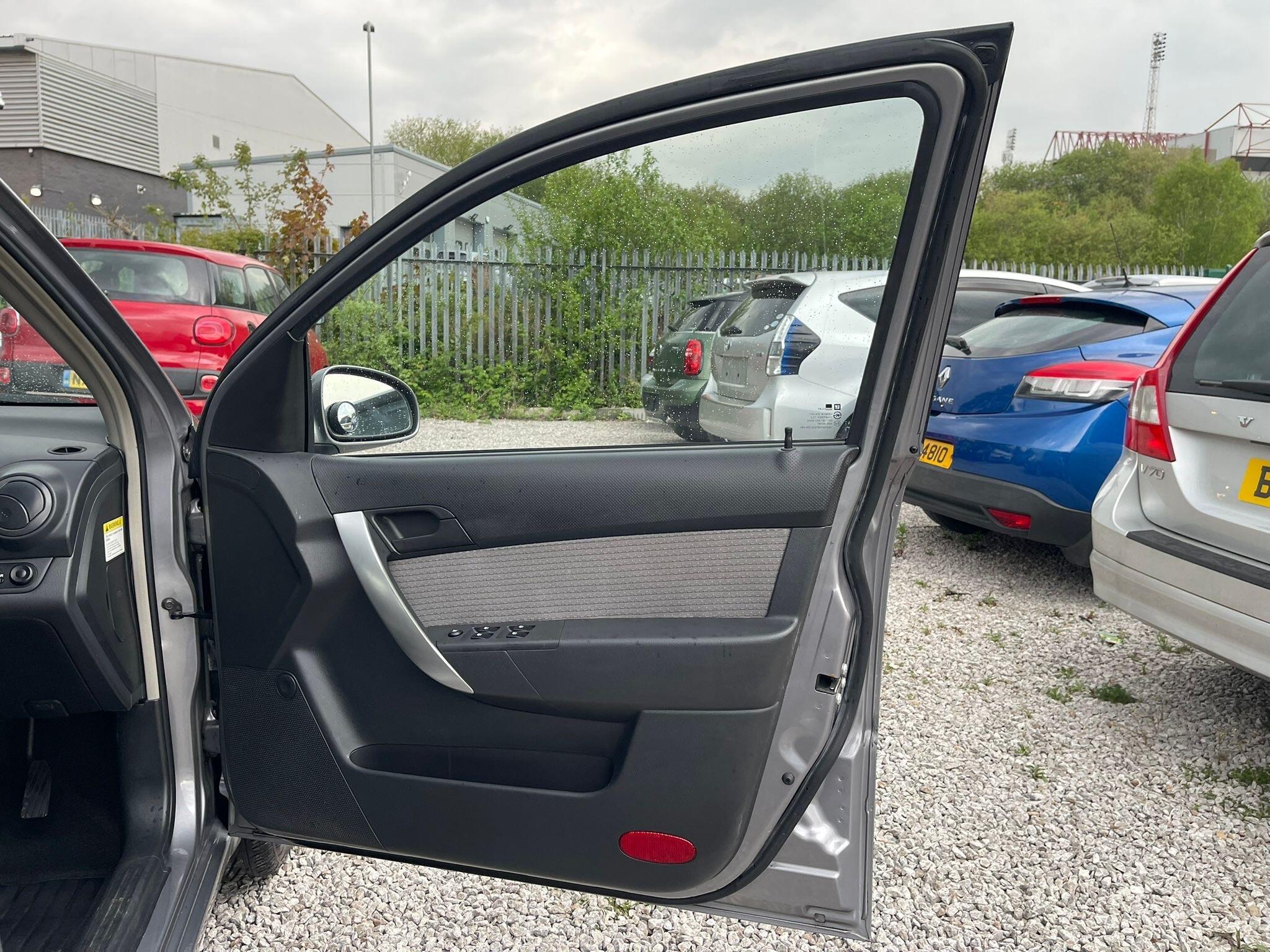 Chevrolet Aveo - Image 18