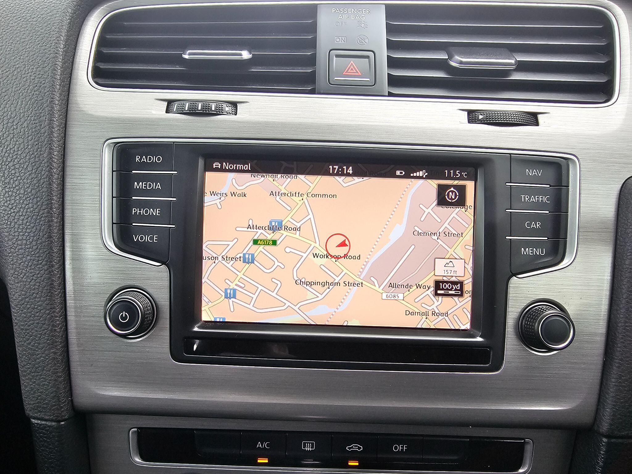 Volkswagen Golf - Image 35