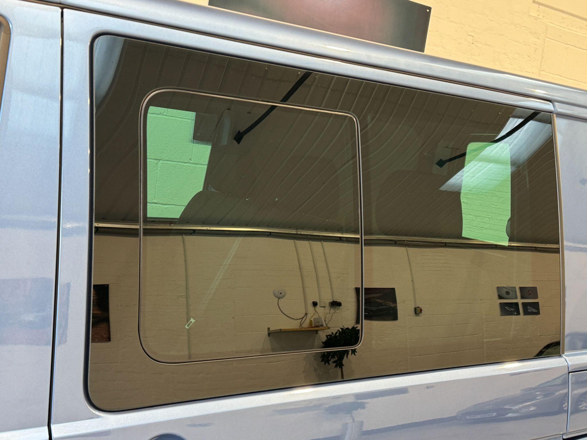 Volkswagen Transporter - Image 56