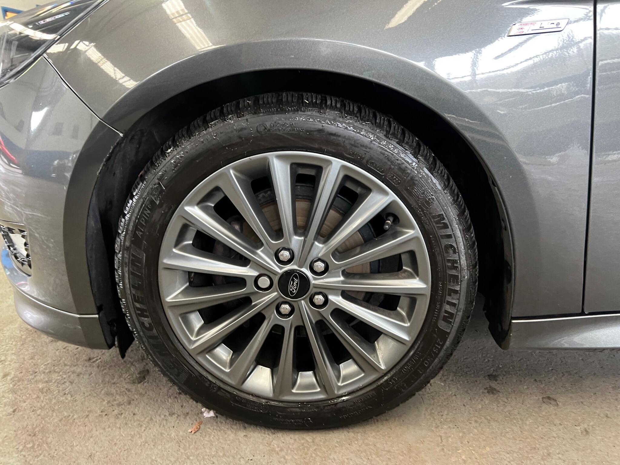 Ford Focus - Image 16