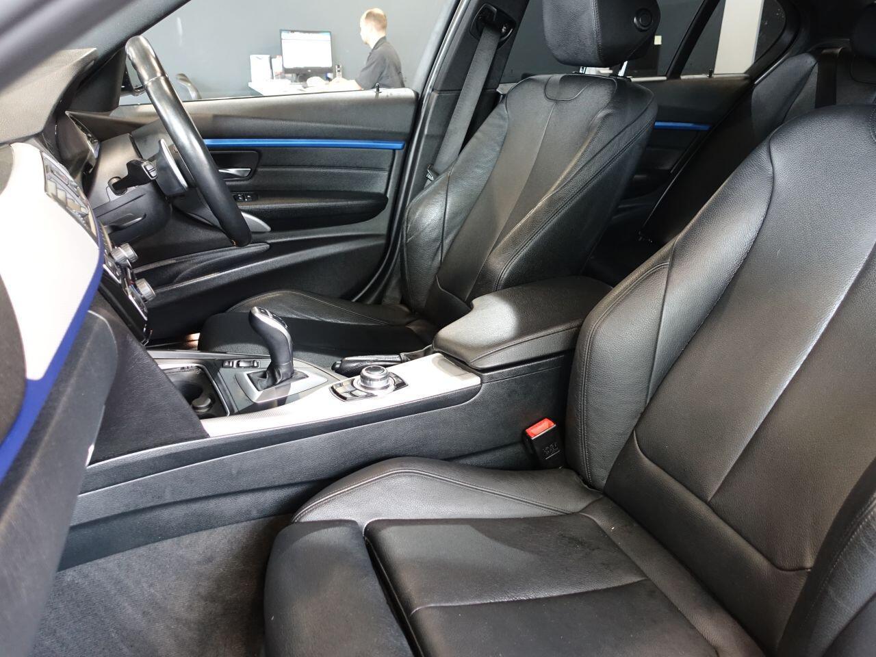 BMW 3 Series - Image 12