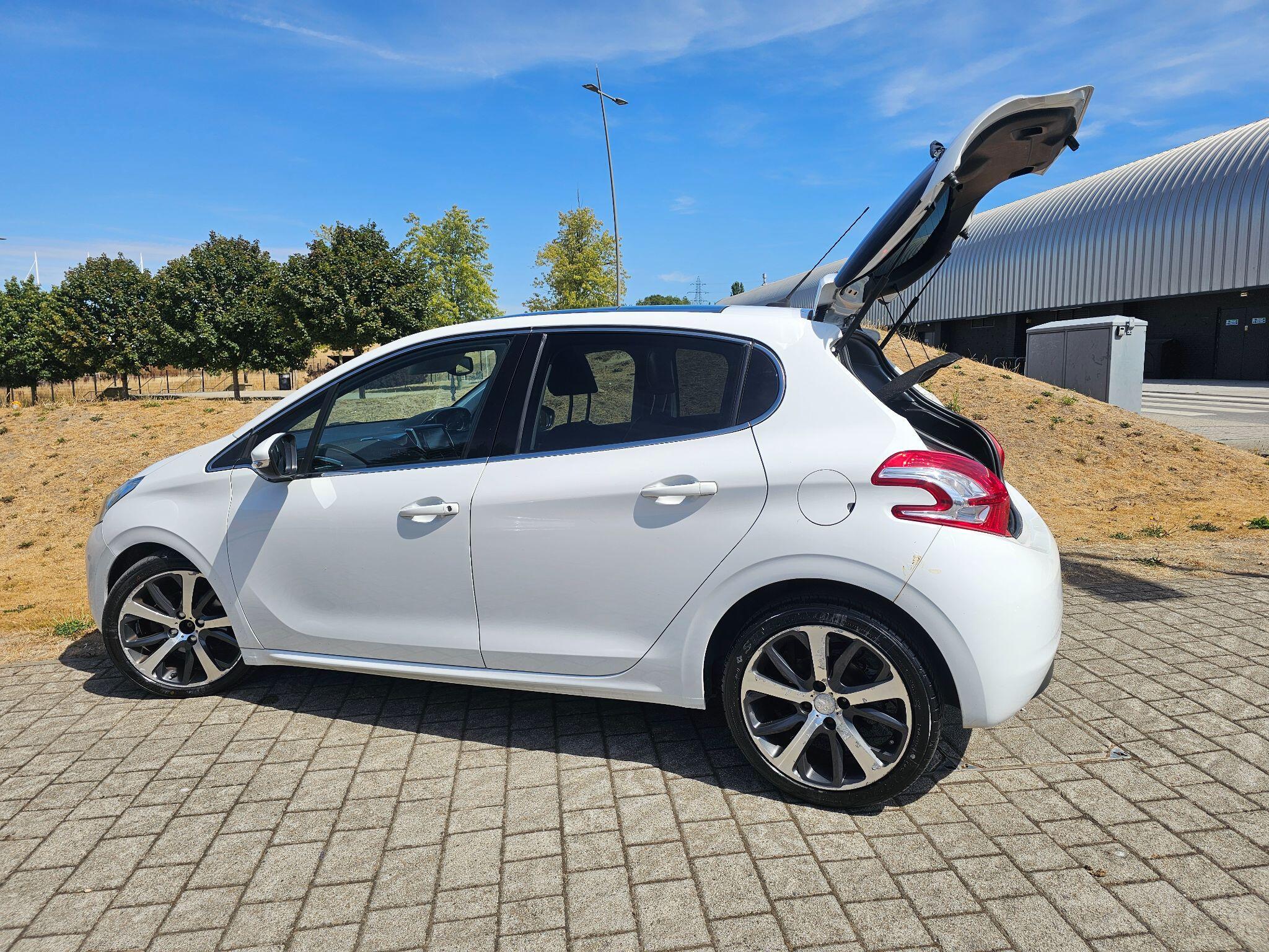 Peugeot 208 - Image 16