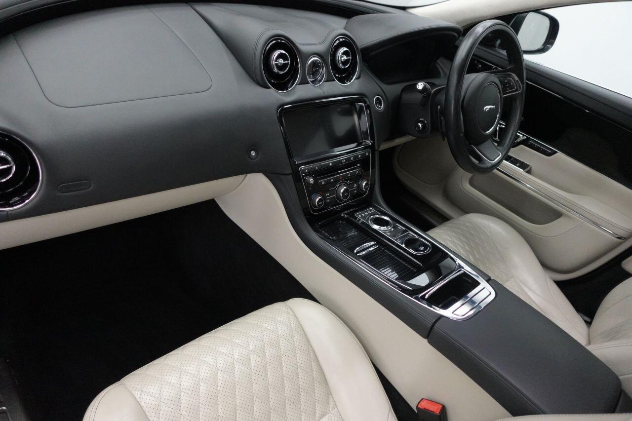 Jaguar XJ - Image 15